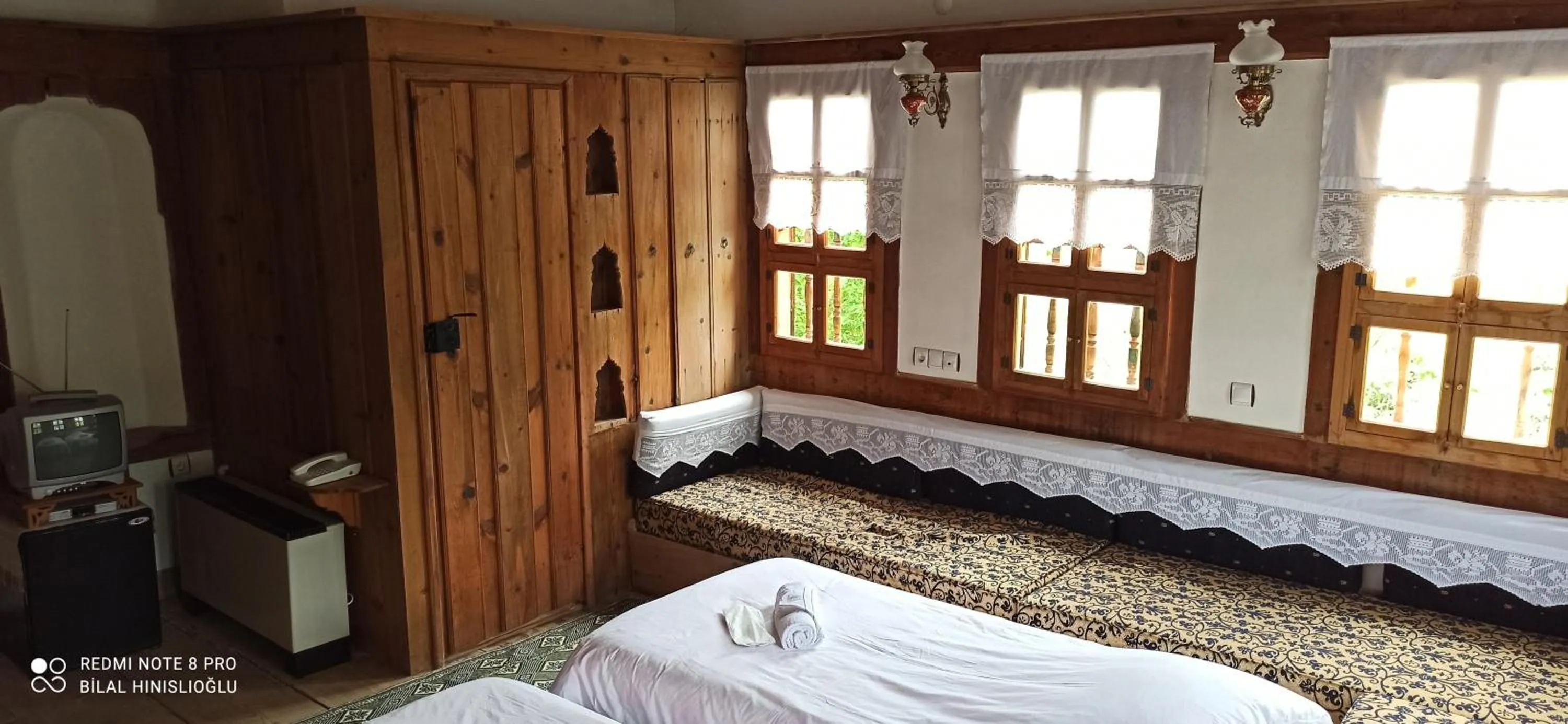 Photo of the whole room, Bed in Paphlagonia Yoruk Muratoglu Konak