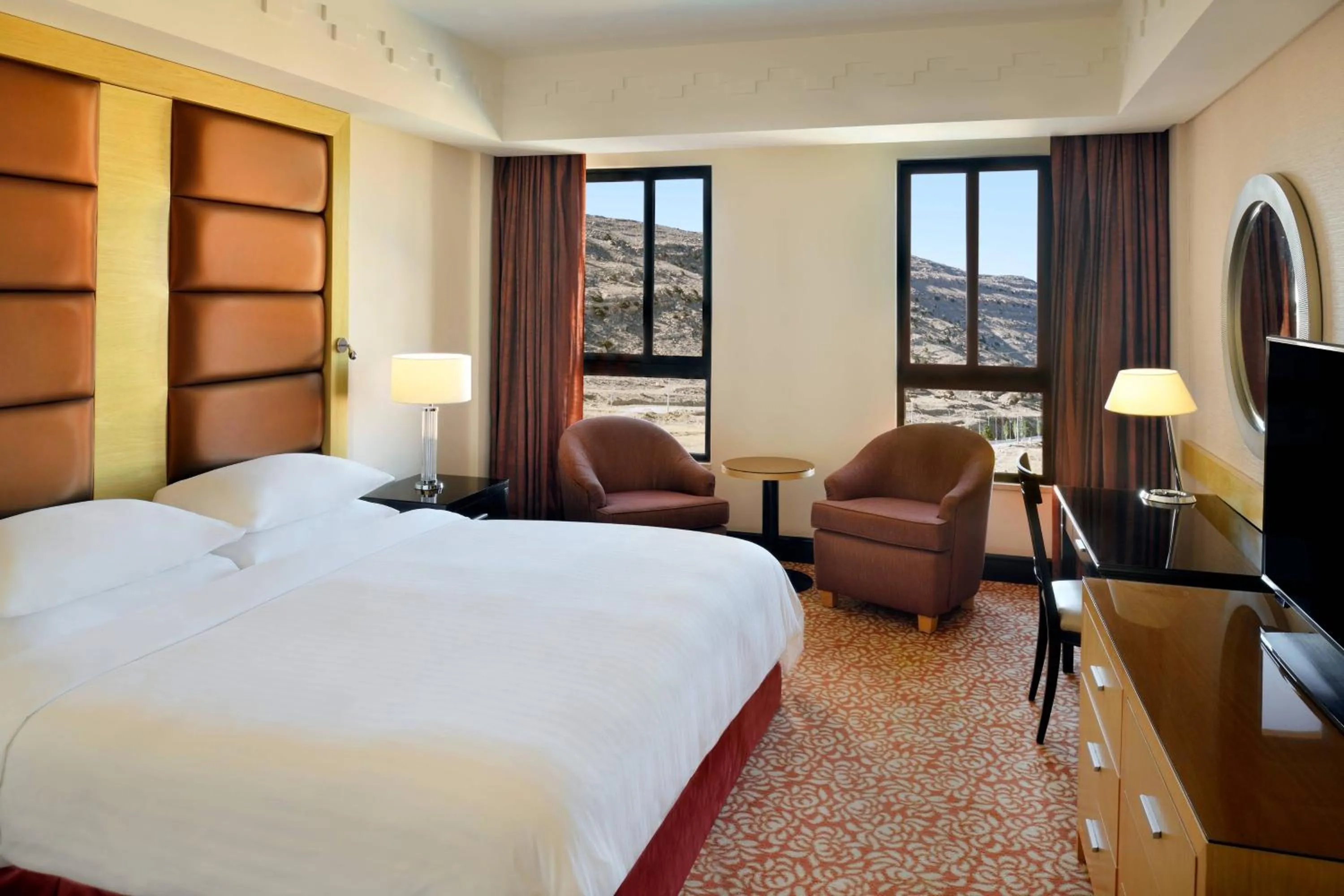 Photo of the whole room, Bed in Petra Marriott Hotel