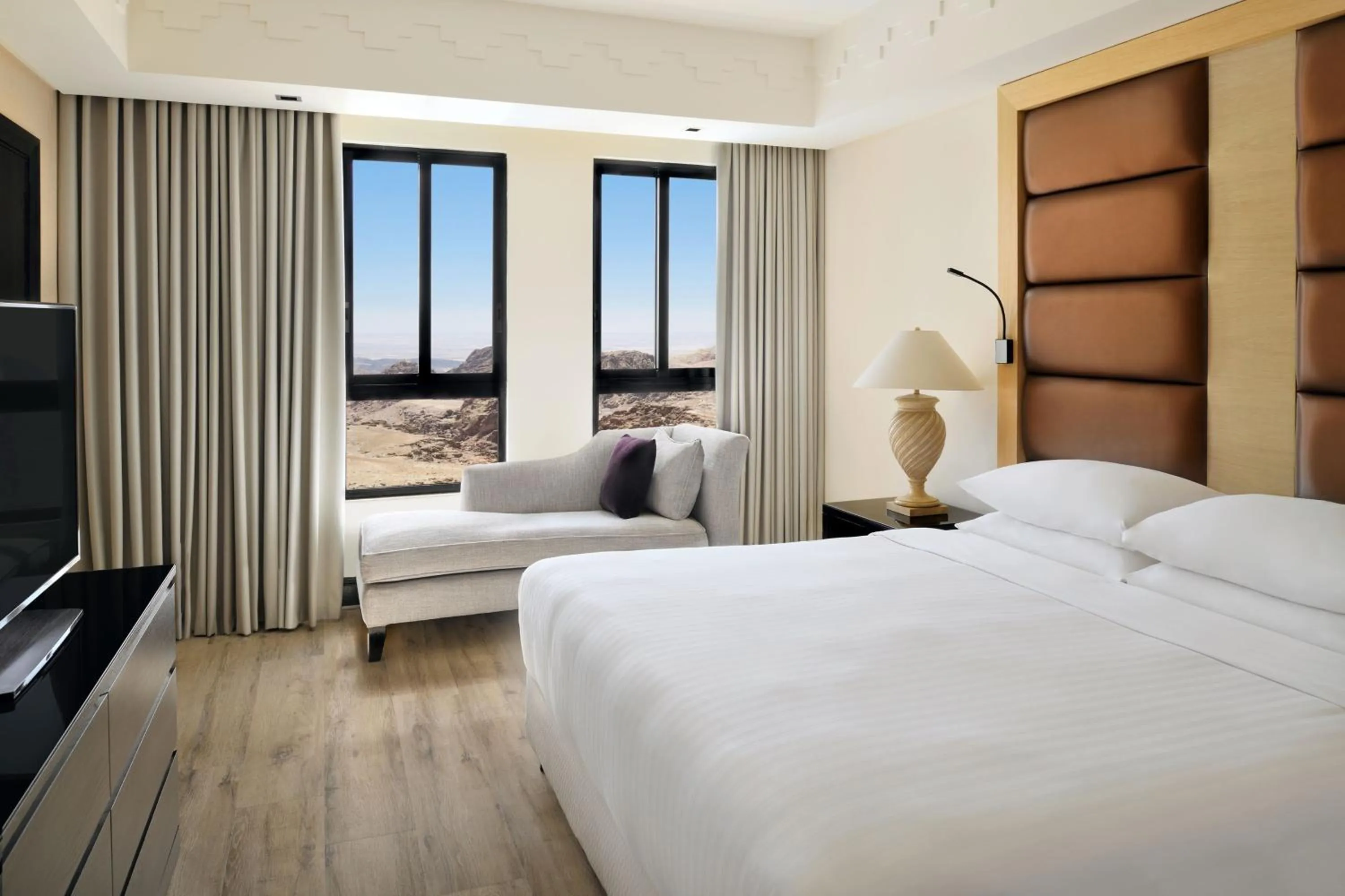 Photo of the whole room, Bed in Petra Marriott Hotel