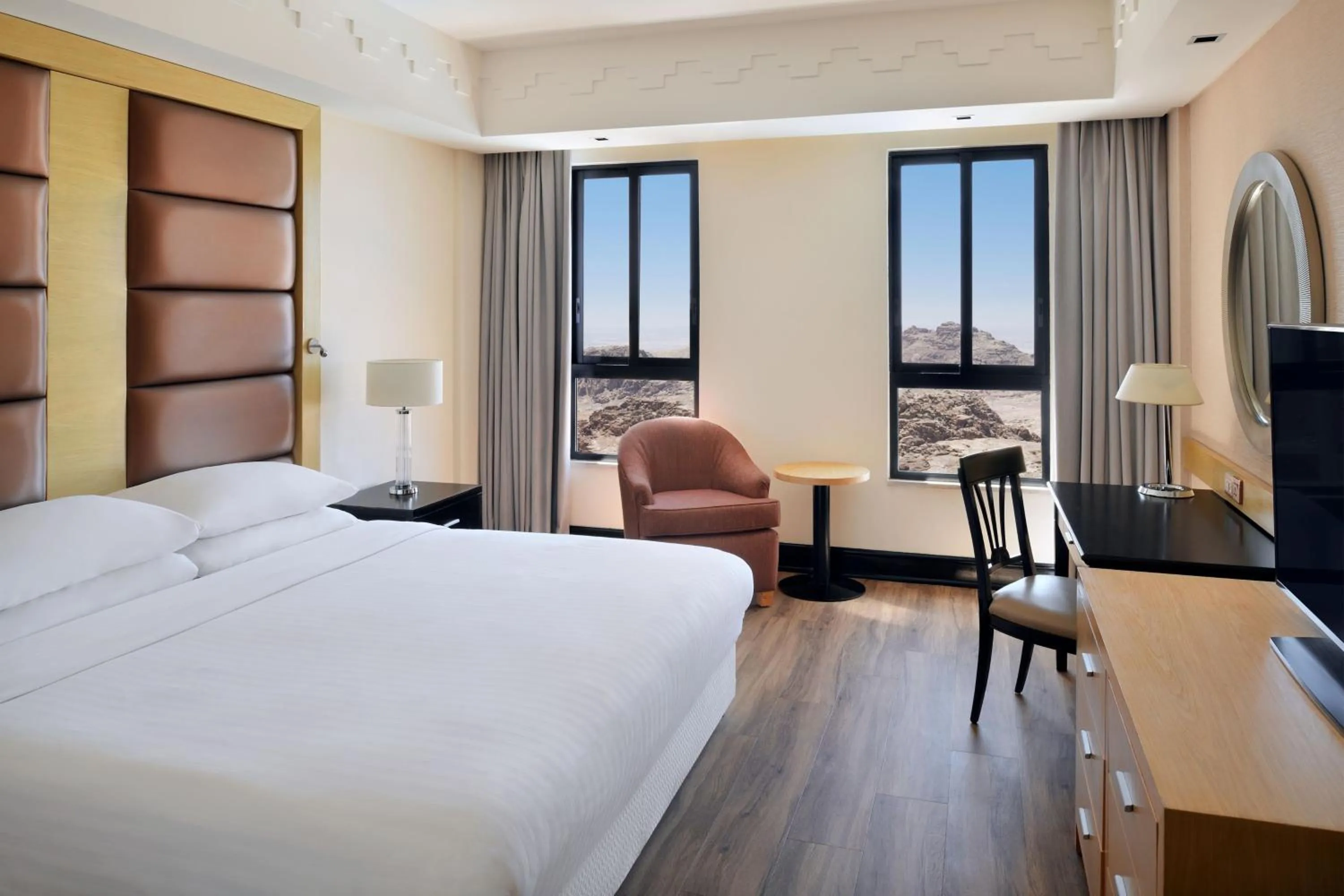 Photo of the whole room, Bed in Petra Marriott Hotel