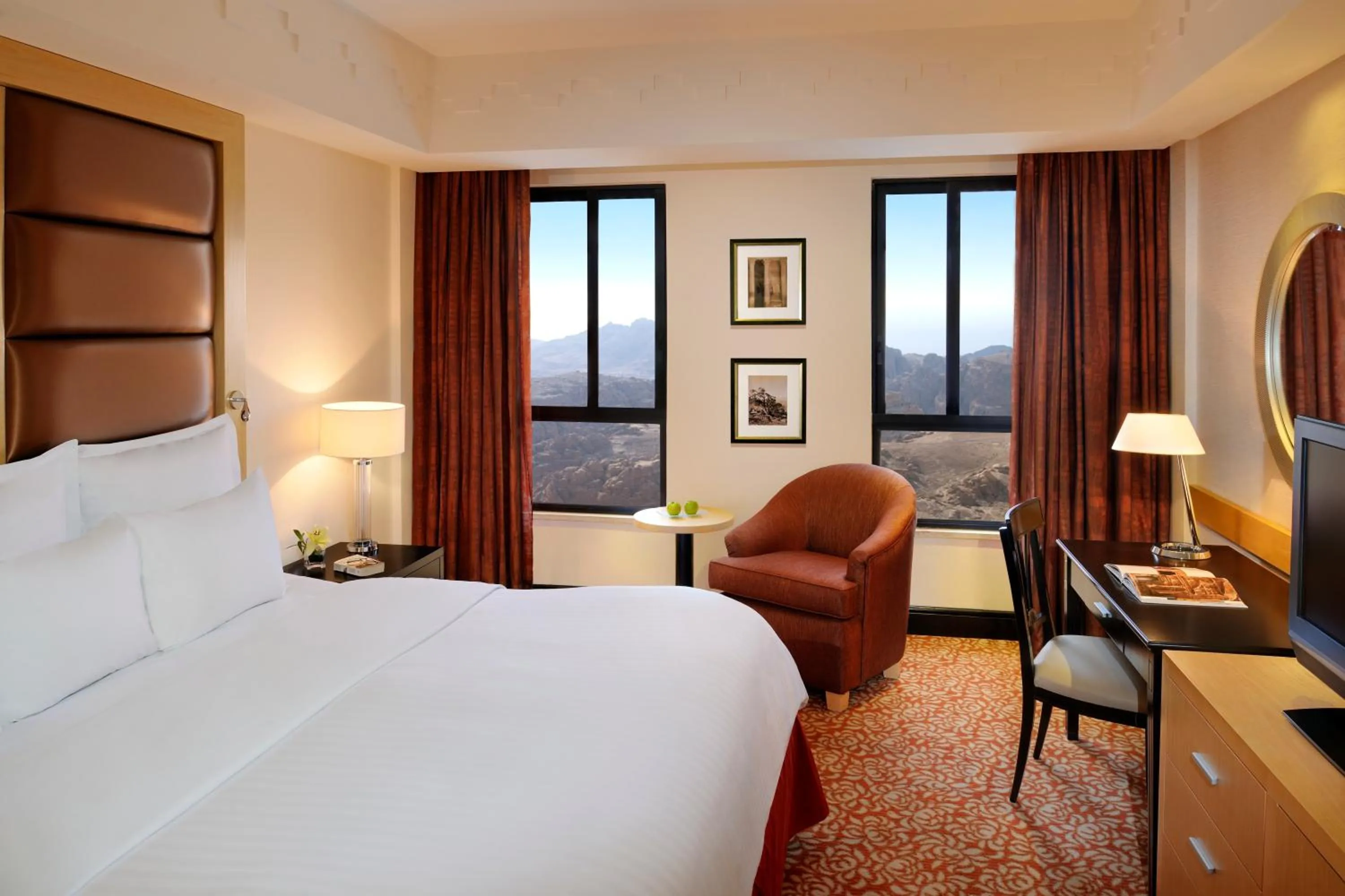 Bedroom, Bed in Petra Marriott Hotel