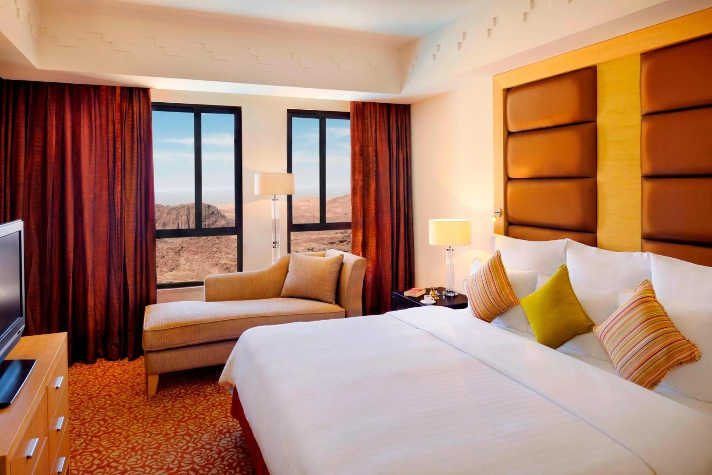 Photo of the whole room, Bed in Petra Marriott Hotel