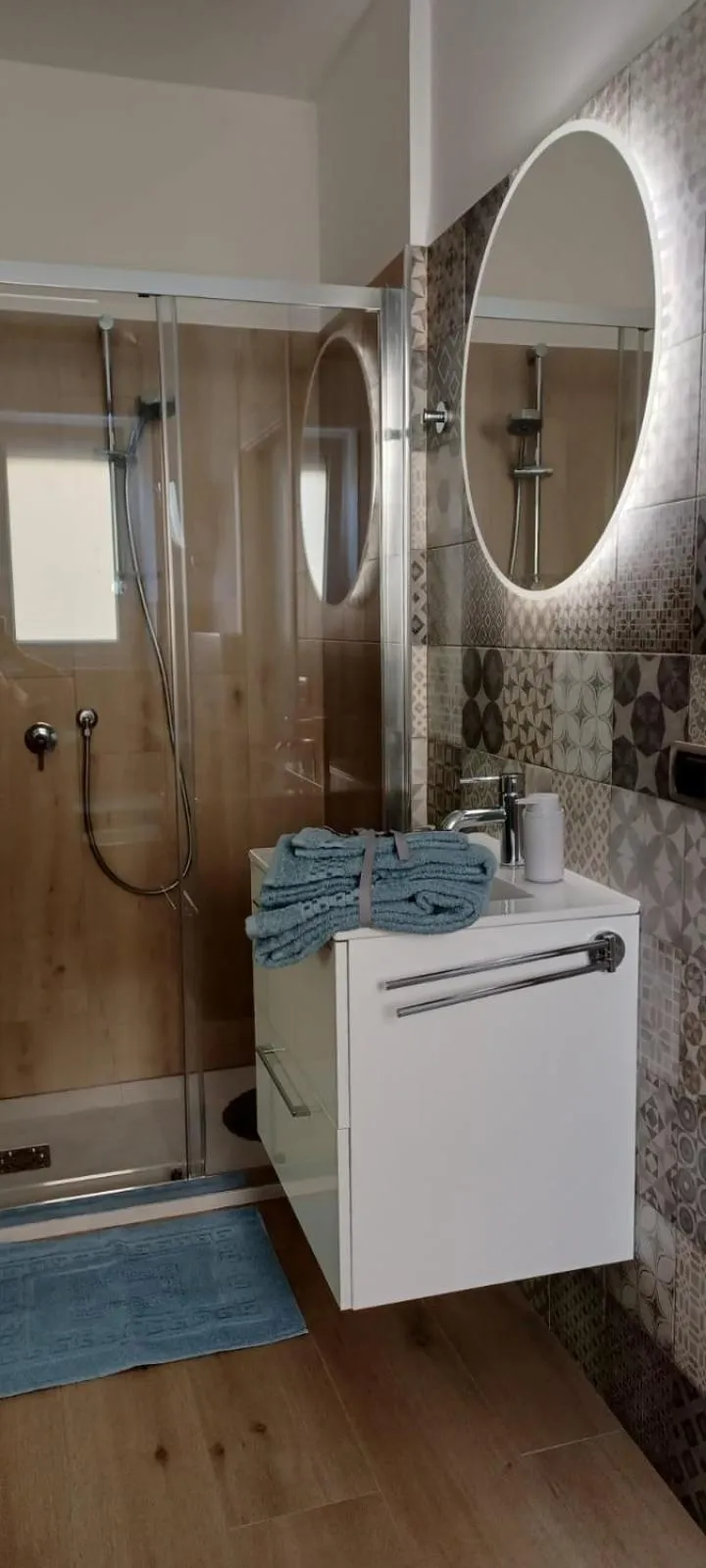 Shower in B&B Alghero Reina