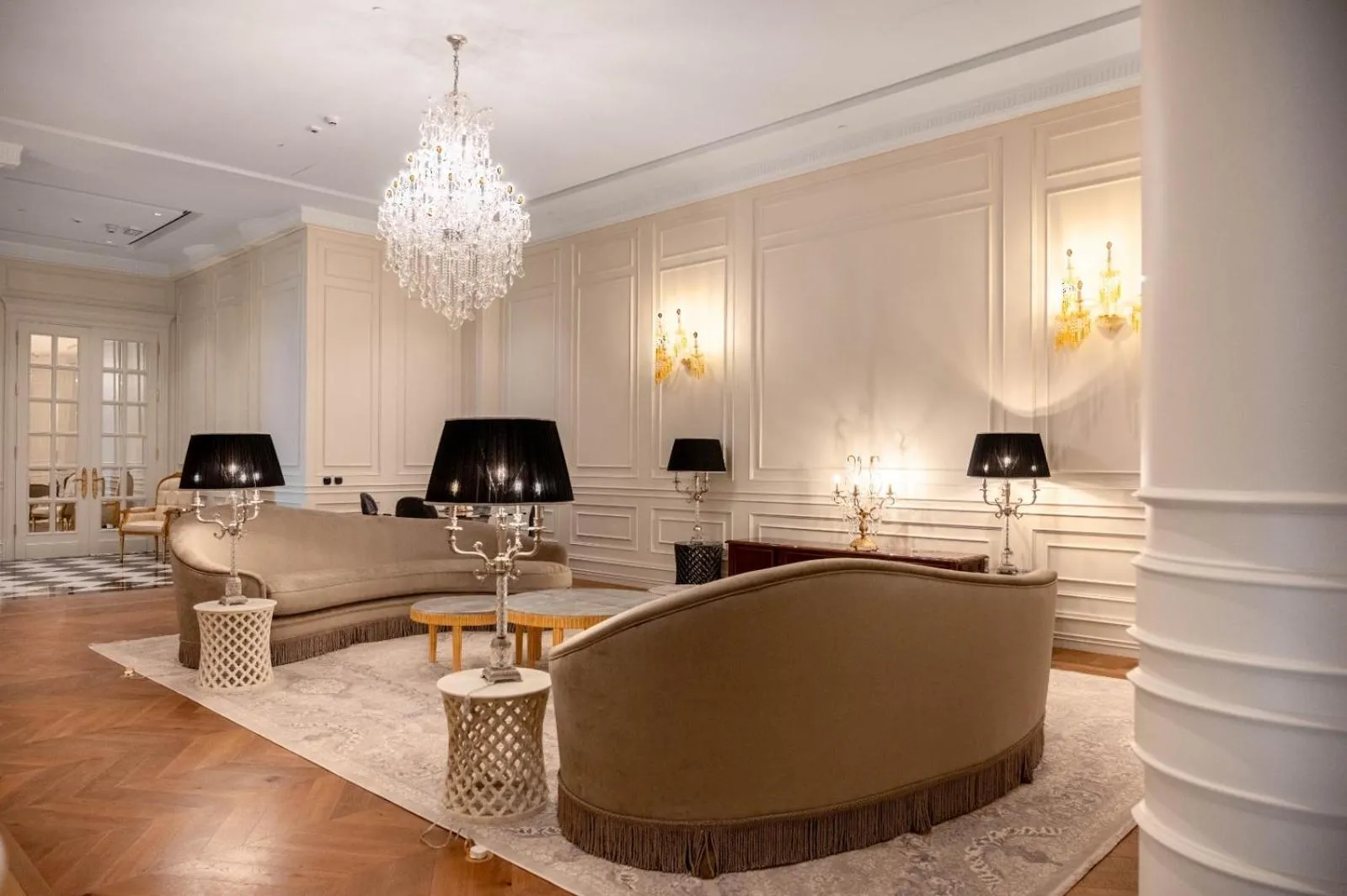 Living room in The Bentley Luxury Hotel & Suites