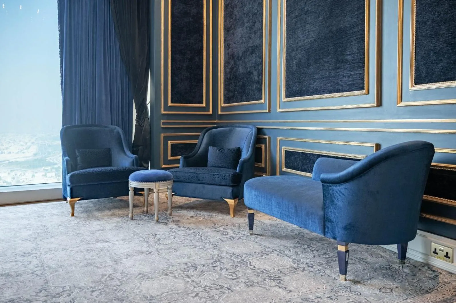 Seating area in The Bentley Luxury Hotel & Suites