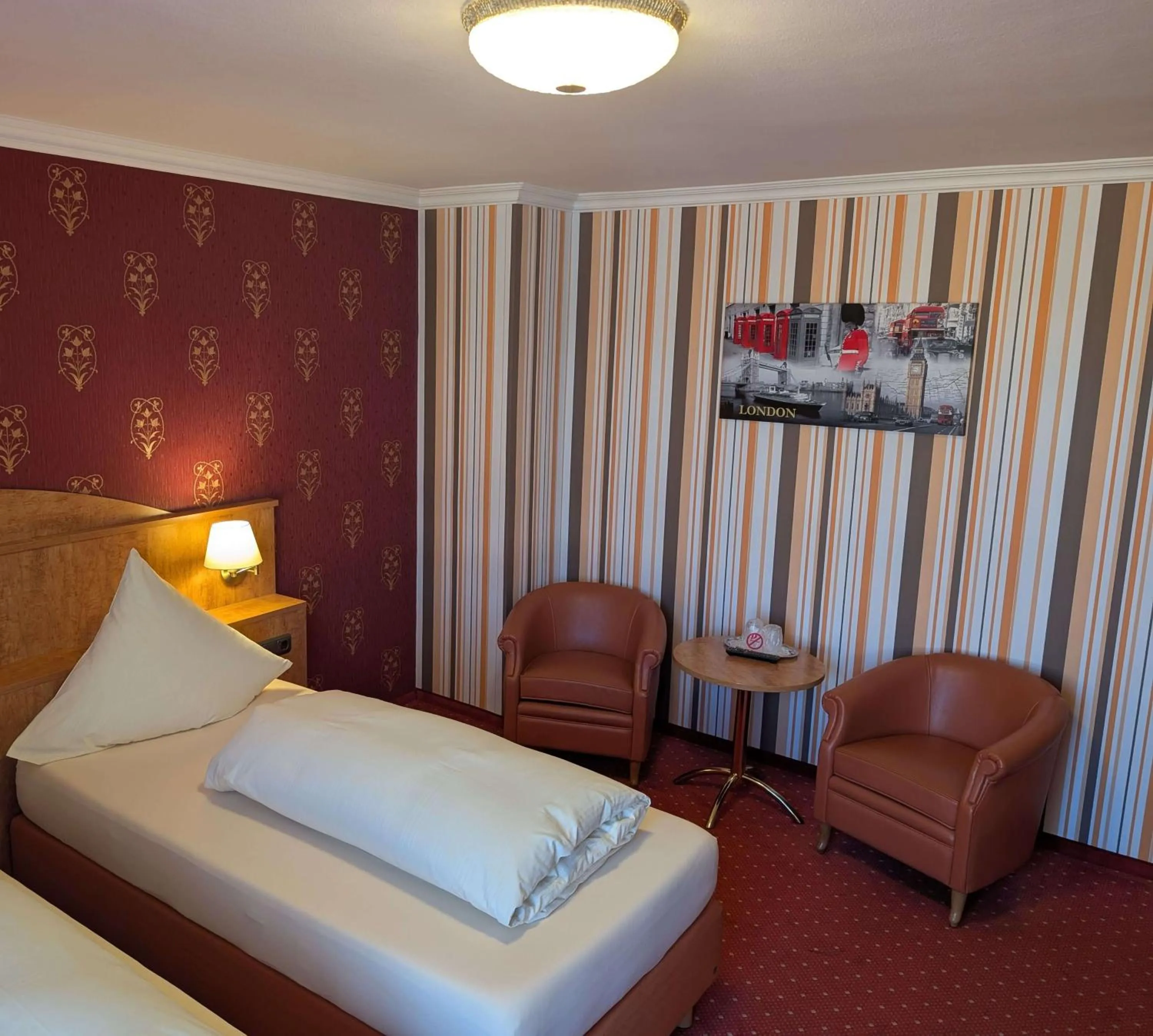 Bed in Stadthotel Augsburg