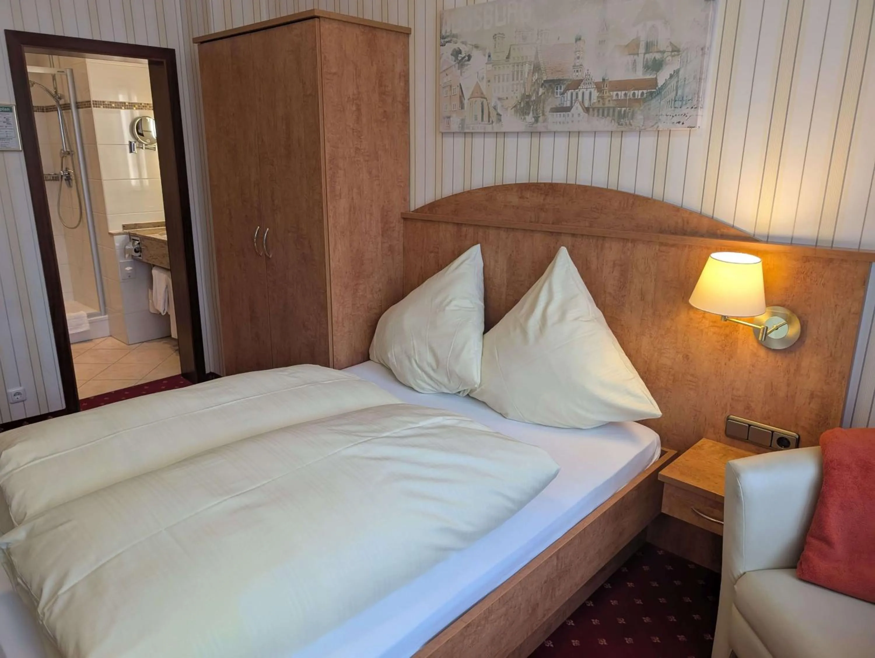 Bed in Stadthotel Augsburg