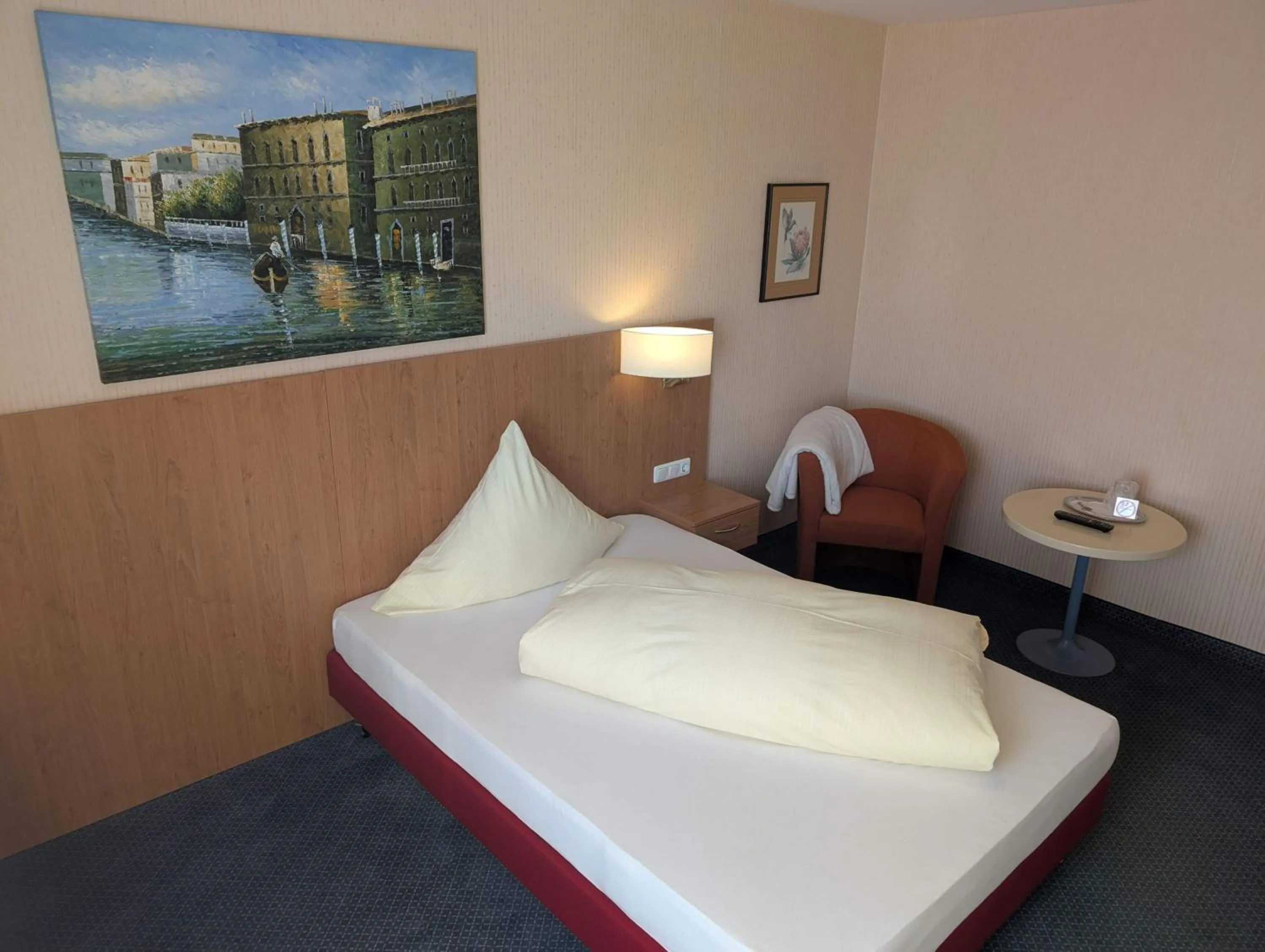 Bed in Stadthotel Augsburg