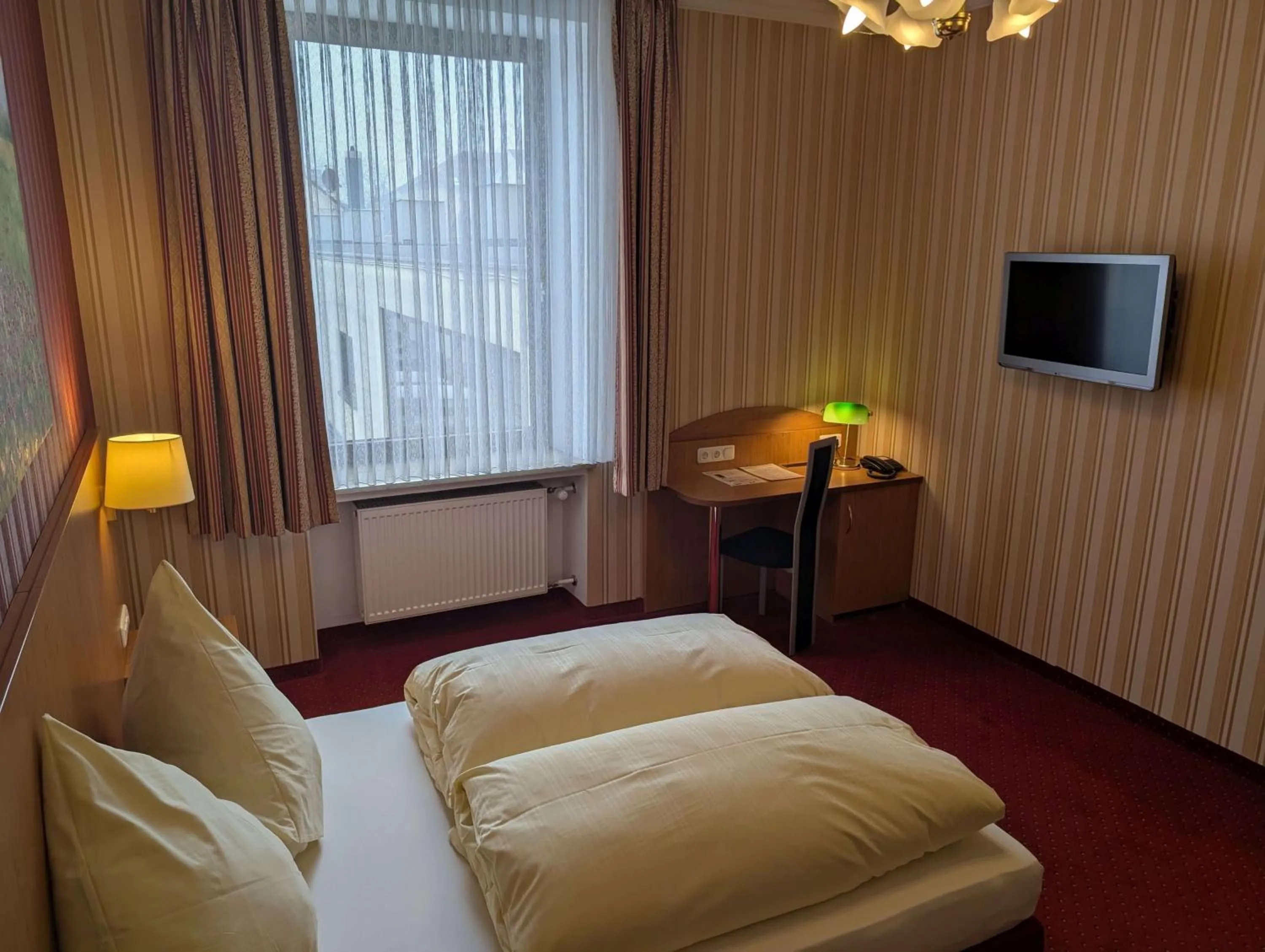 Bed in Stadthotel Augsburg