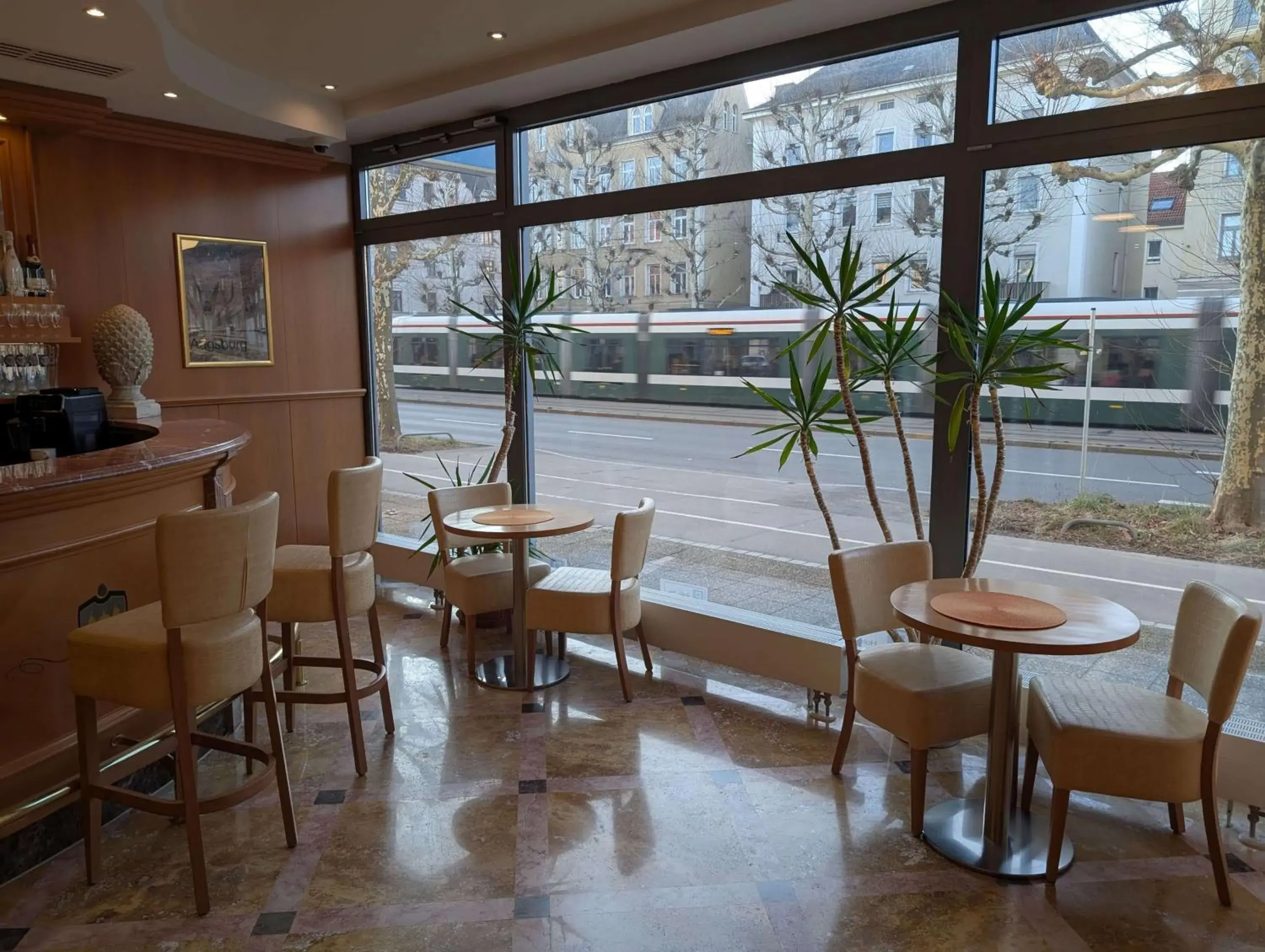 Lounge or bar in Stadthotel Augsburg Lounge or bar in Stadthotel Augsburg