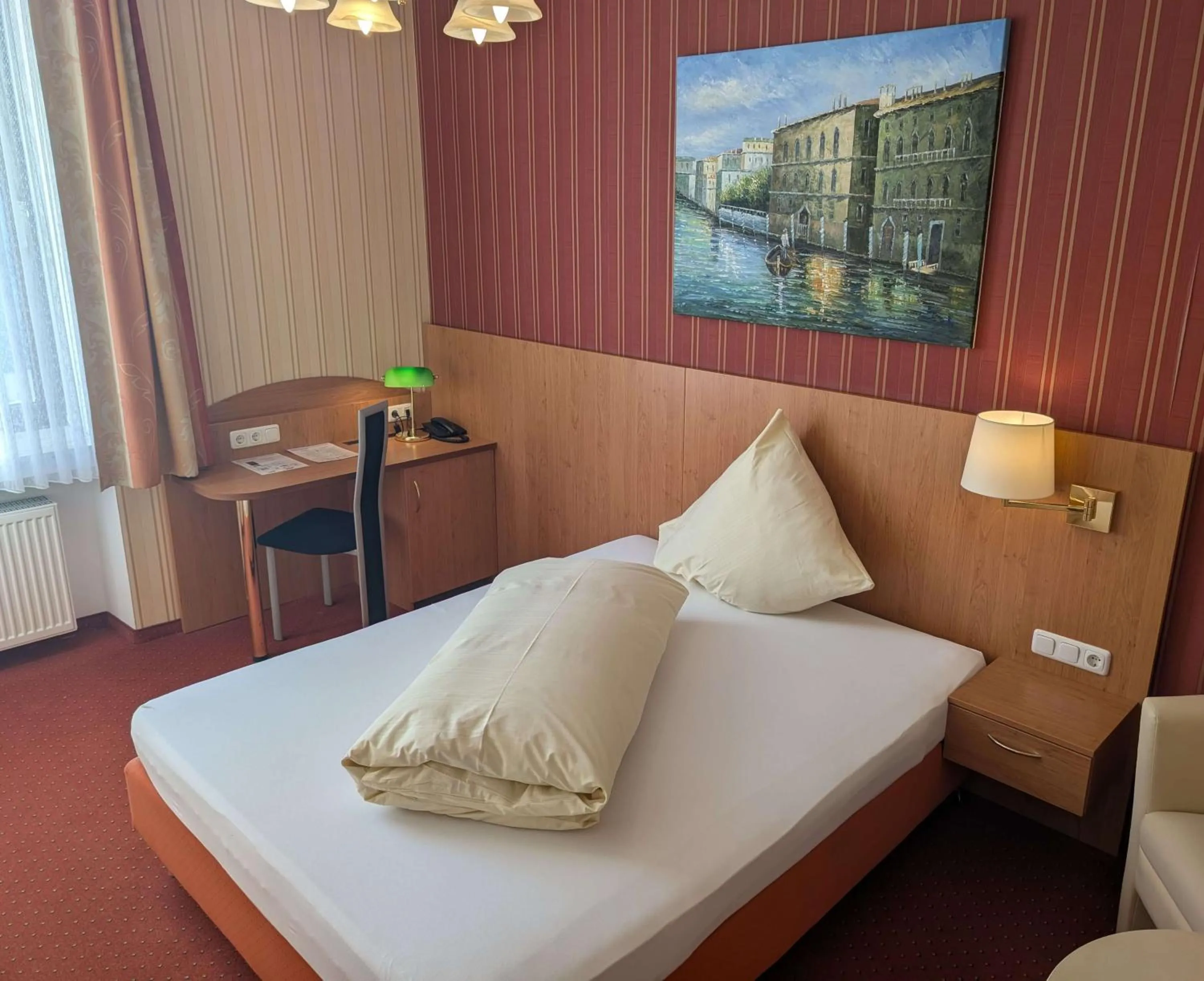 Bed in Stadthotel Augsburg