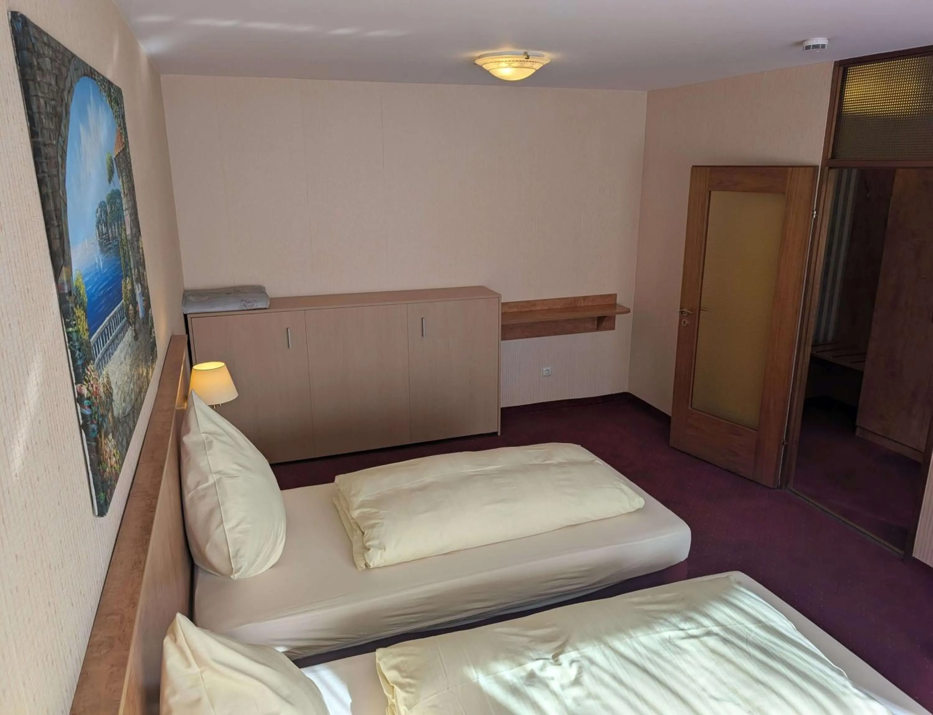 Bed in Stadthotel Augsburg