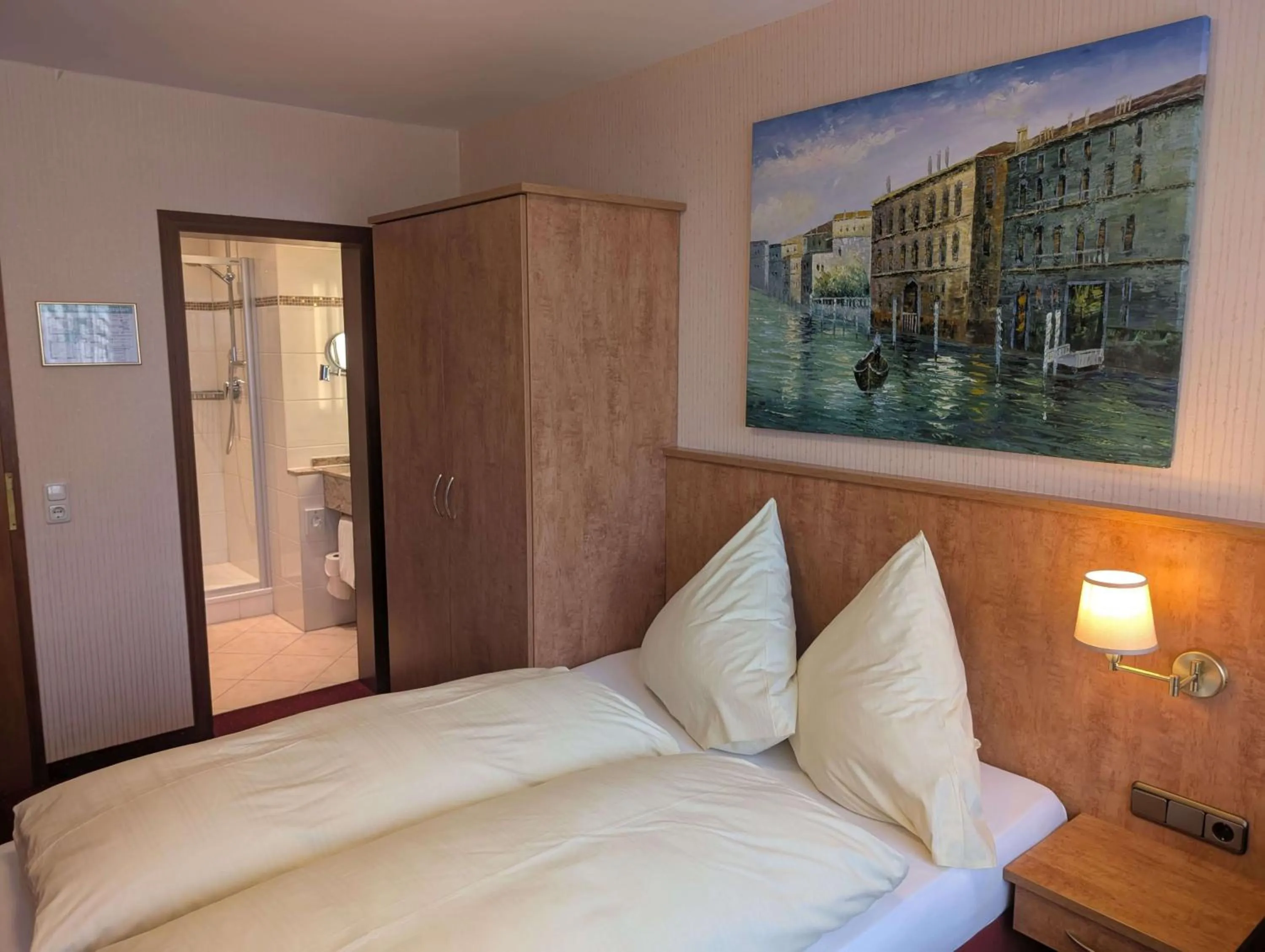 Bed in Stadthotel Augsburg