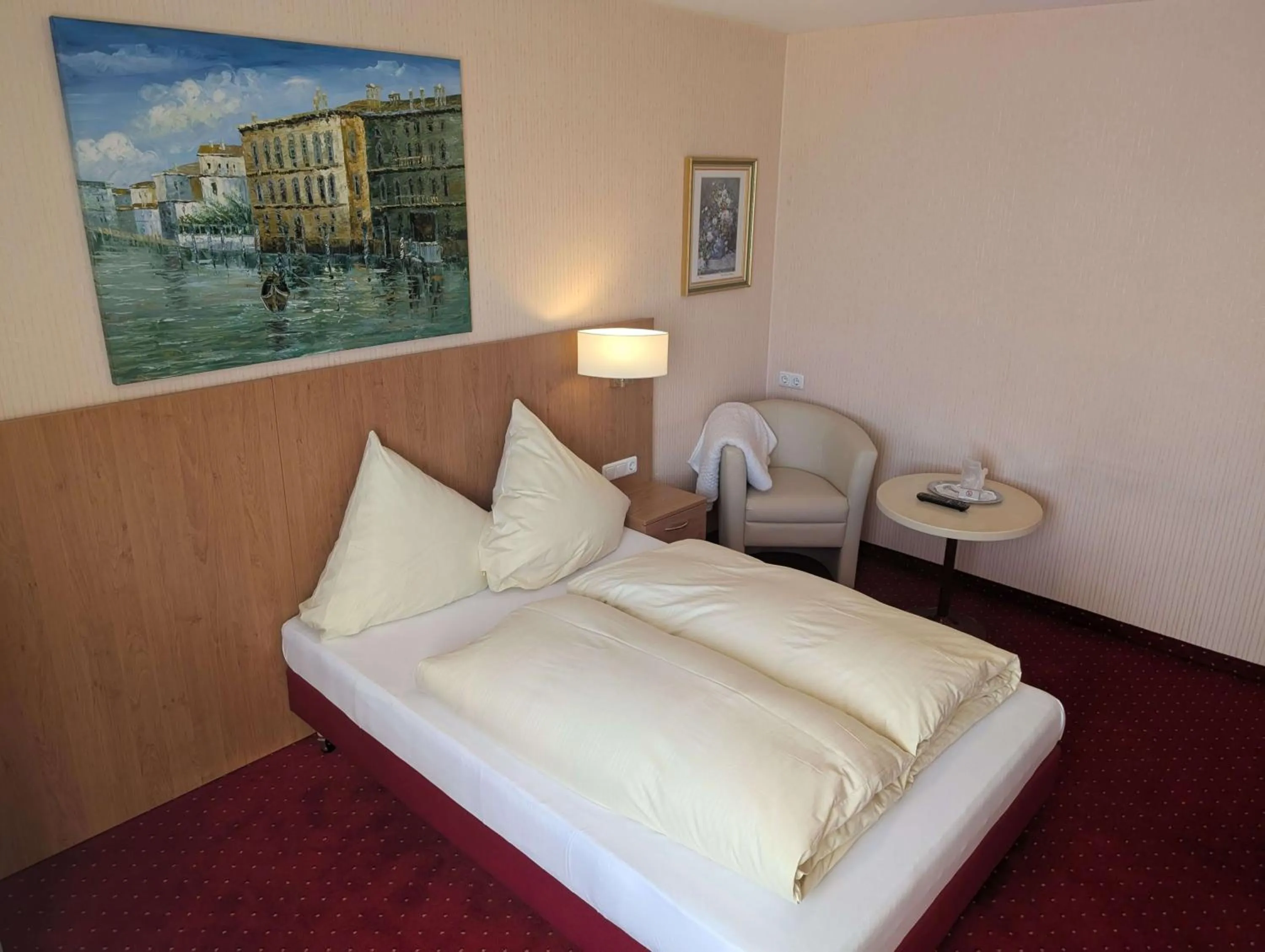 Bed in Stadthotel Augsburg