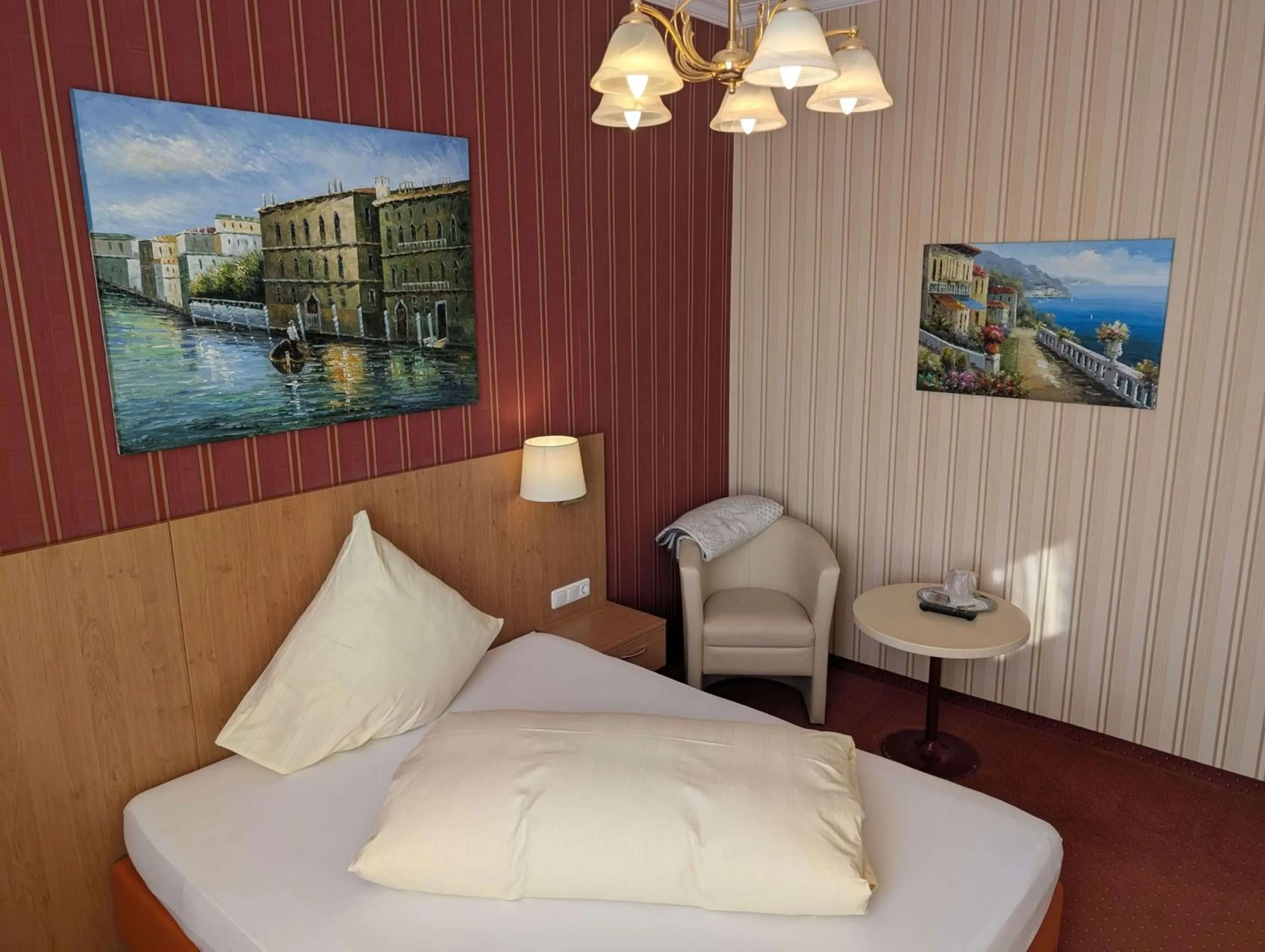 Bed in Stadthotel Augsburg