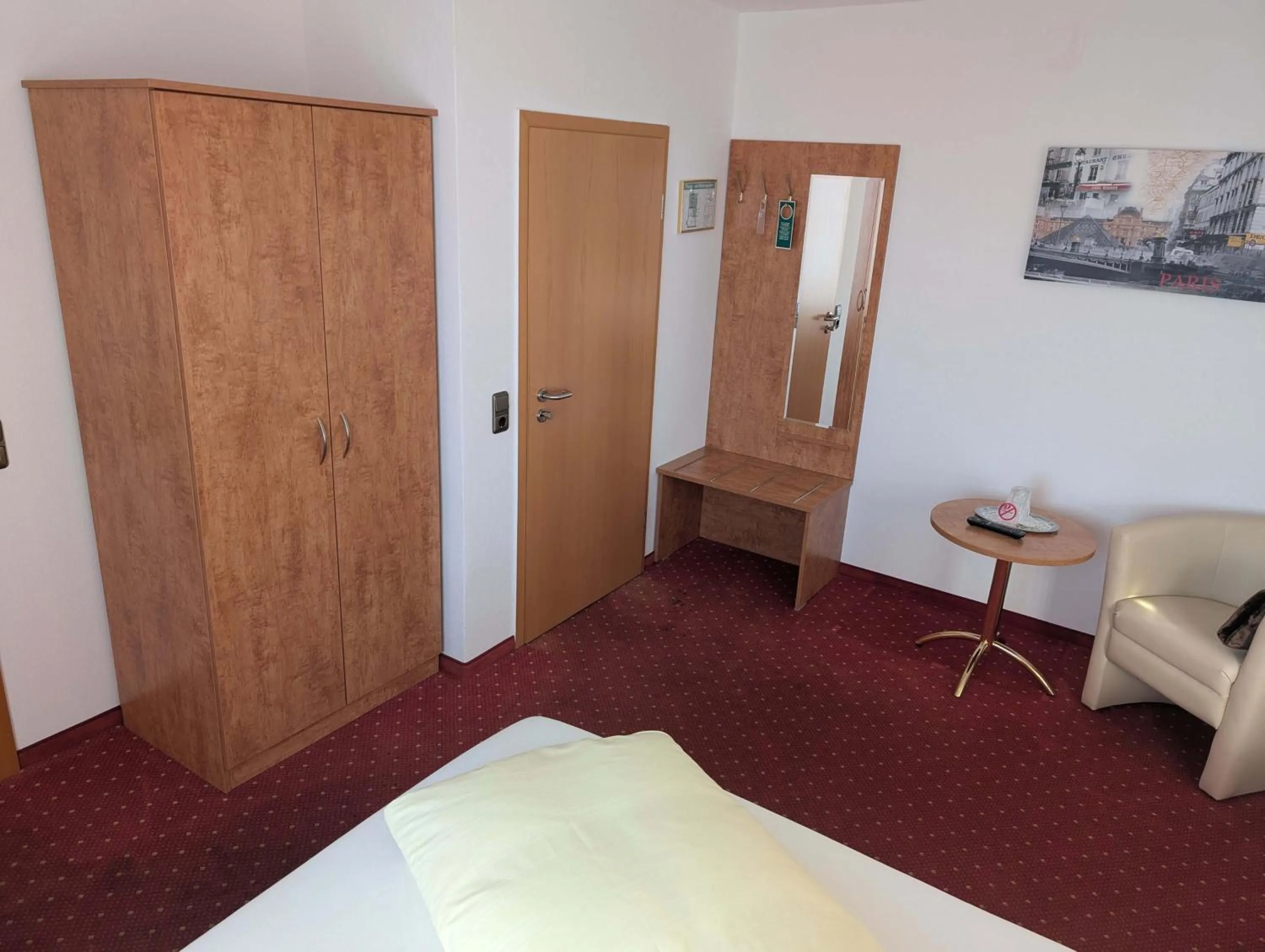 Seating area, Bed in Stadthotel Augsburg