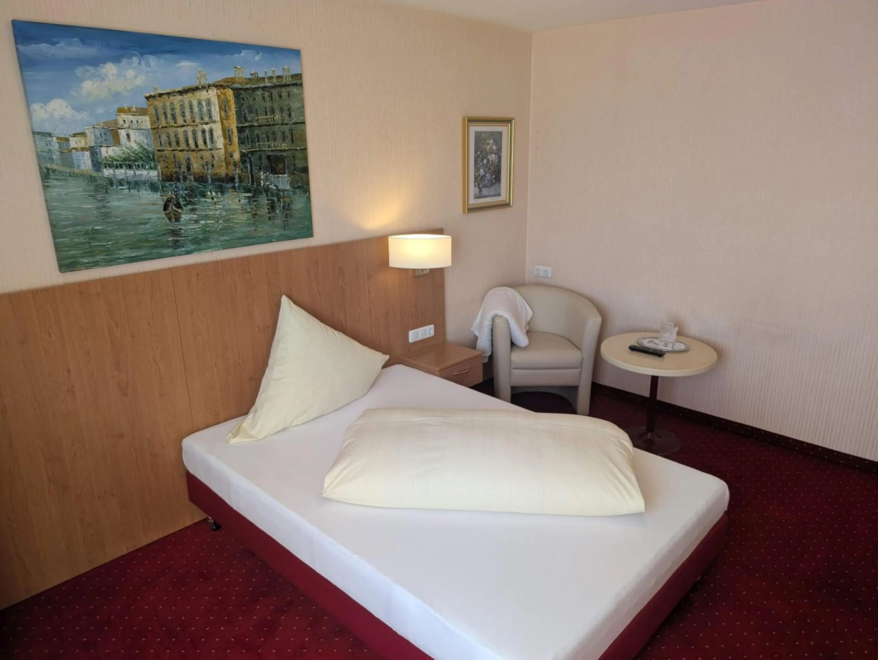 Bed in Stadthotel Augsburg