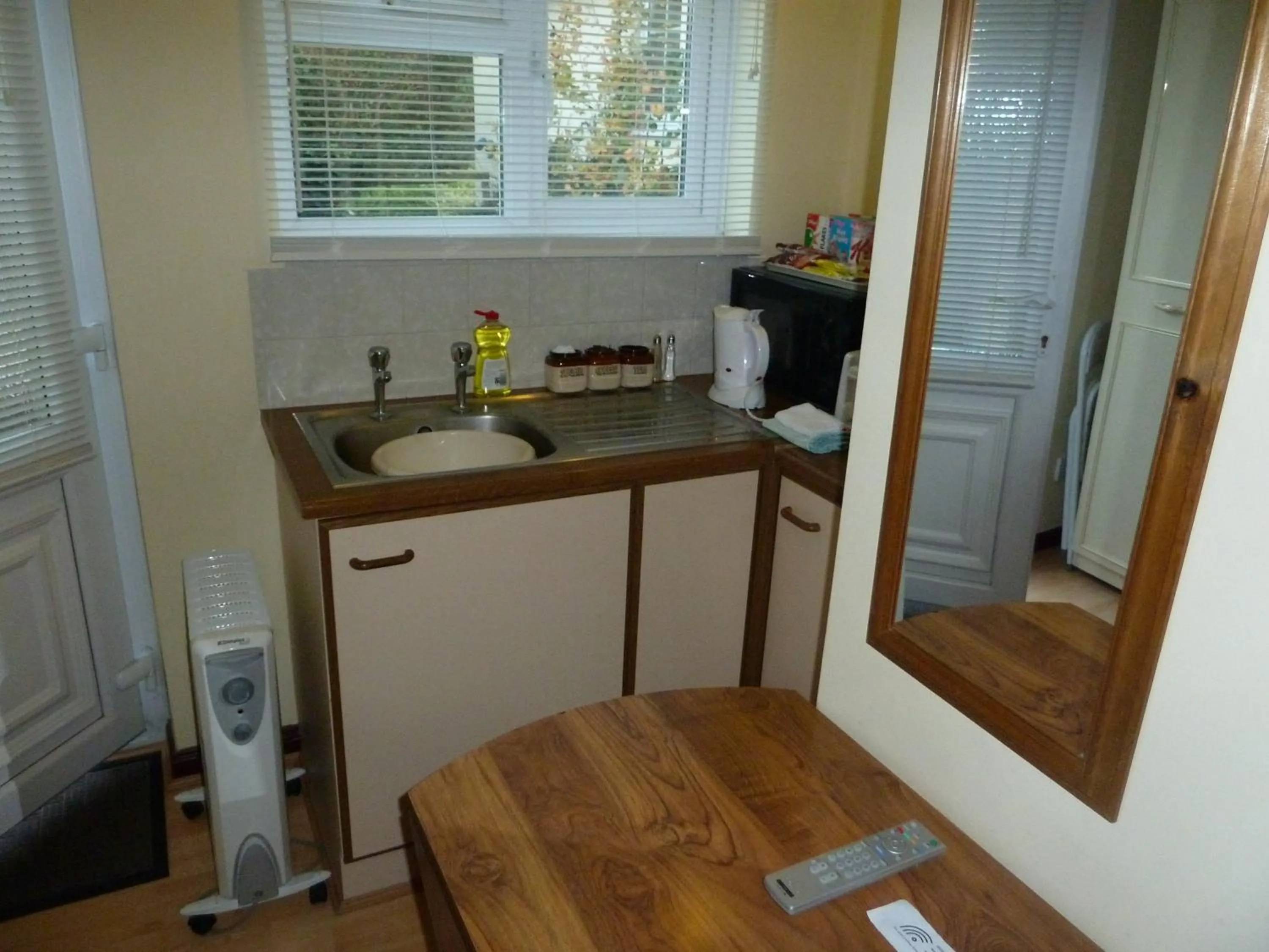 Kitchen or kitchenette in Hillside Self Catering