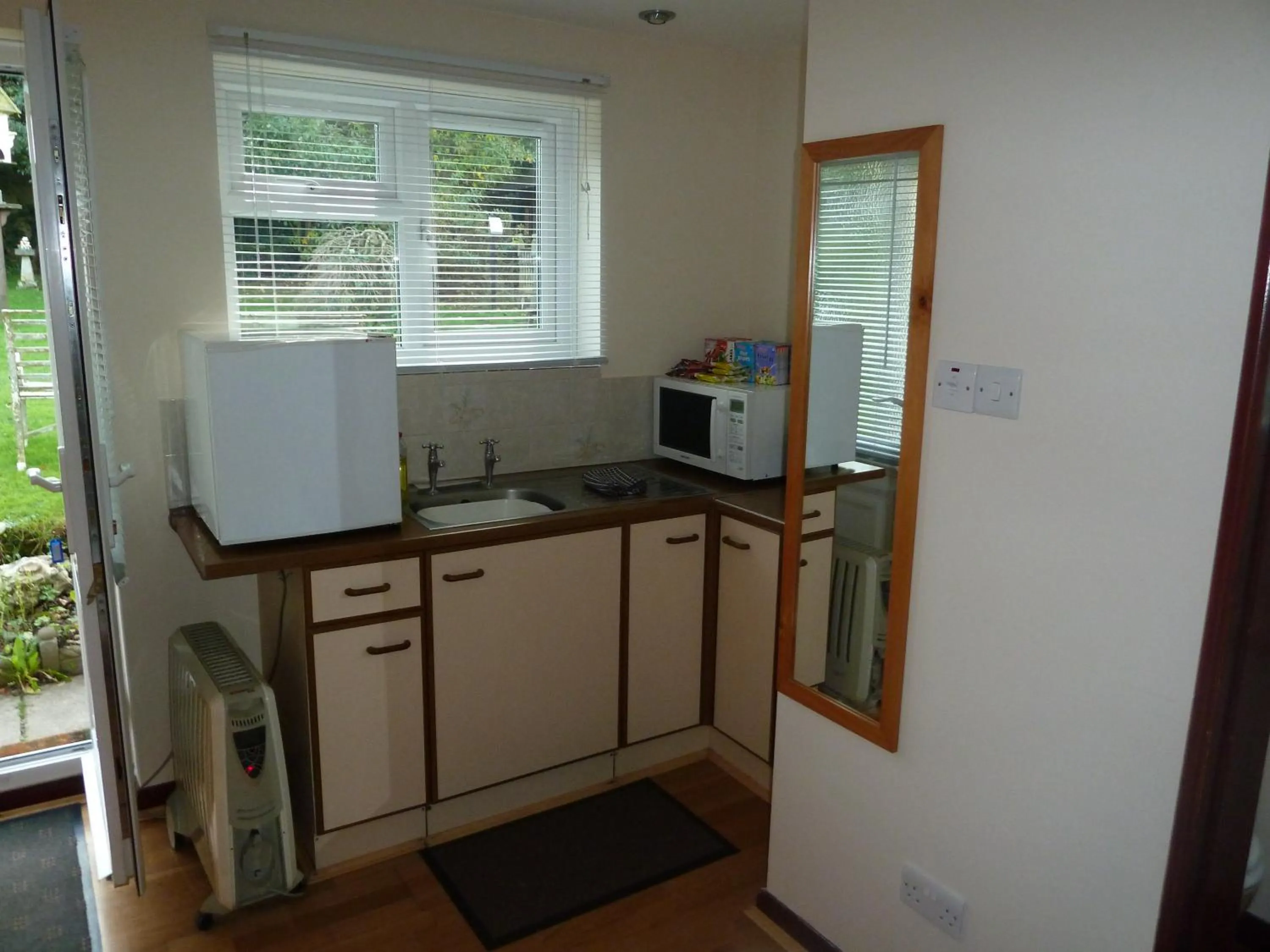 Kitchen or kitchenette in Hillside Self Catering