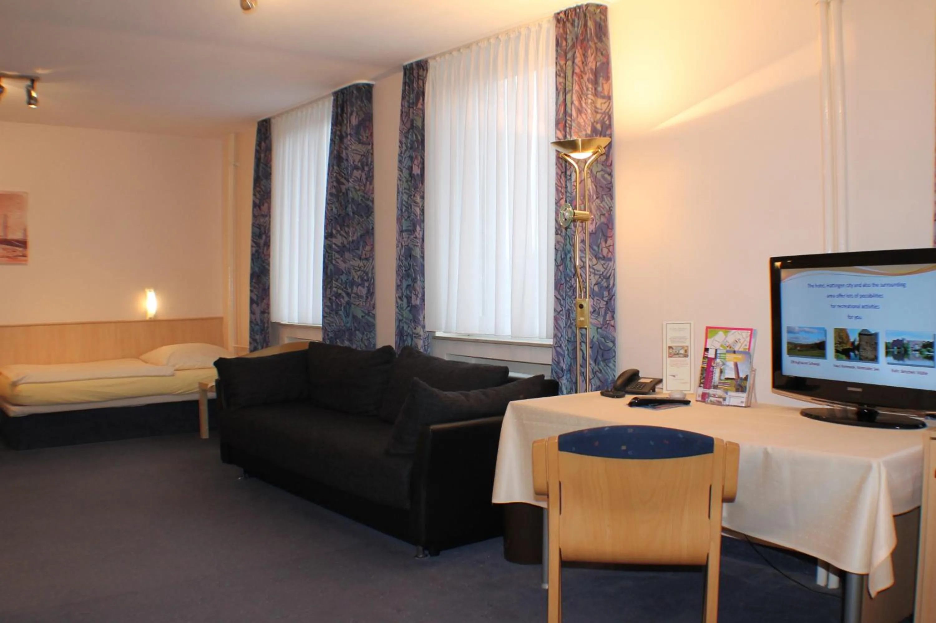 Living room, Bed in Avantgarde Hotel