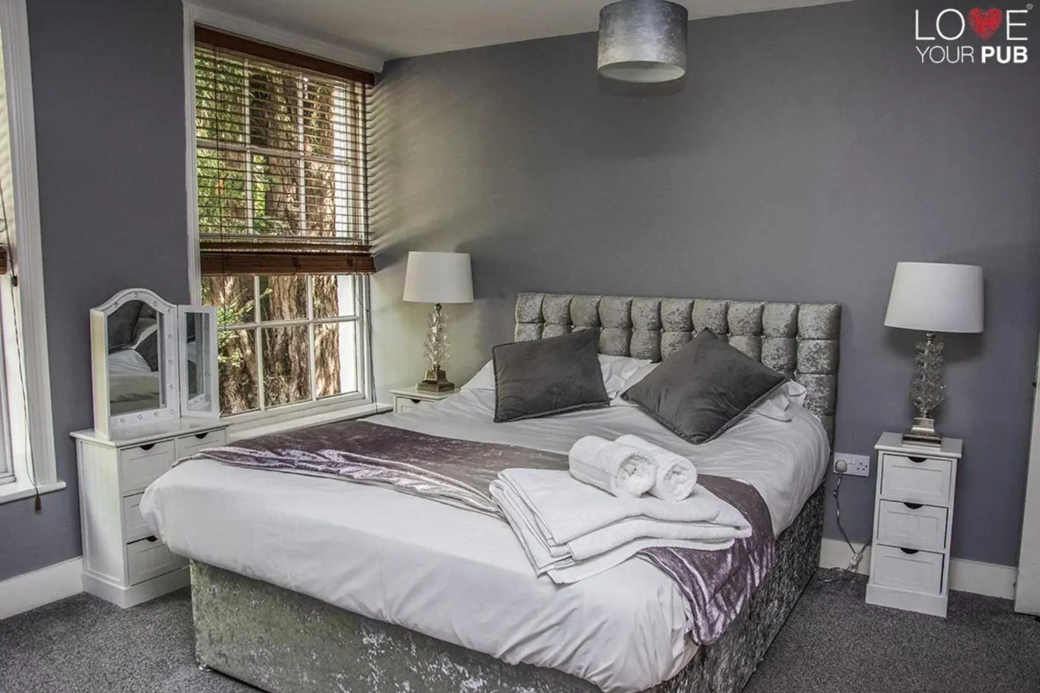 Bedroom in The Robin Hood Inn Bedroom in The Robin Hood Inn