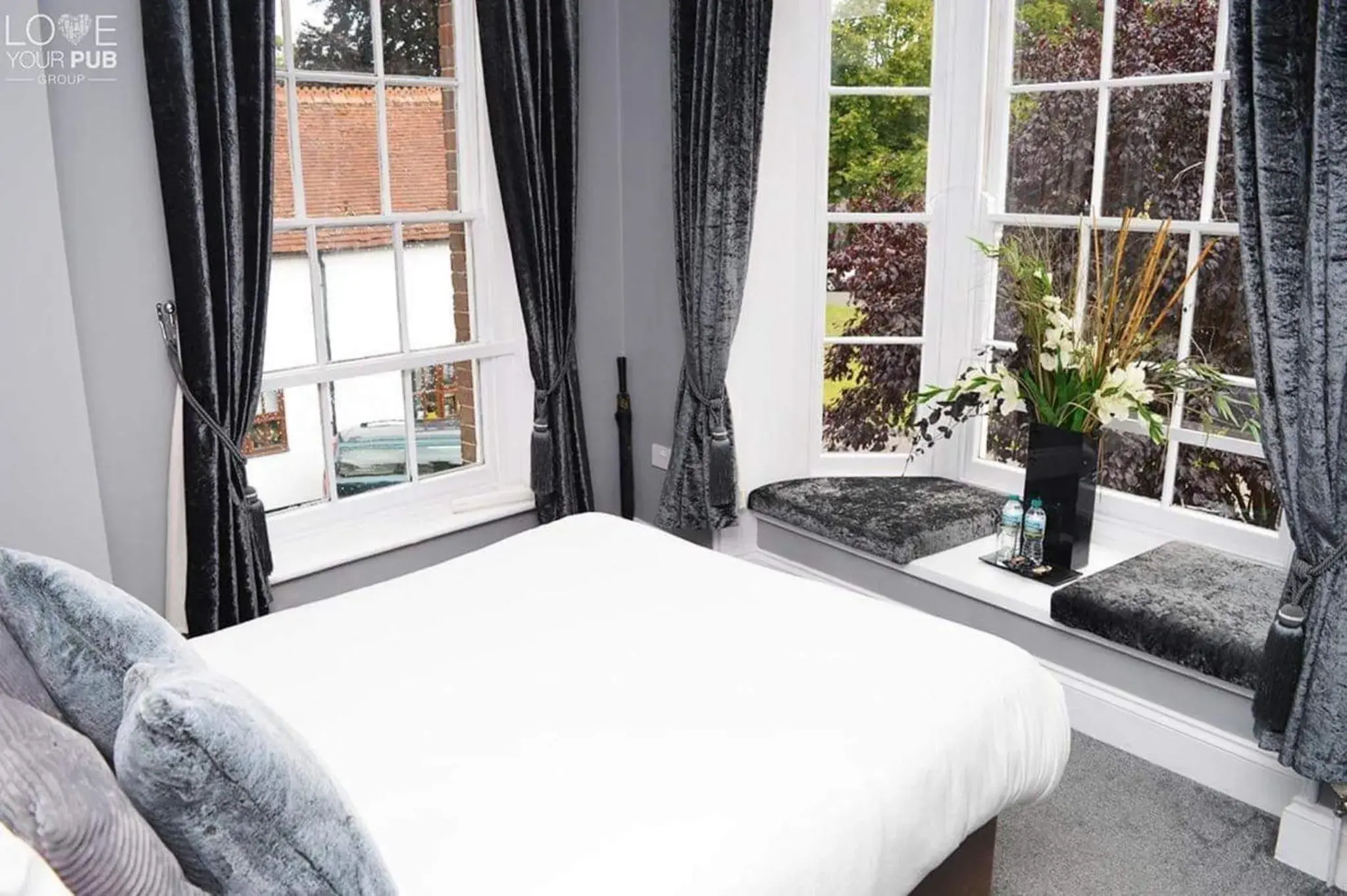 Bedroom in The Robin Hood Inn Bedroom in The Robin Hood Inn