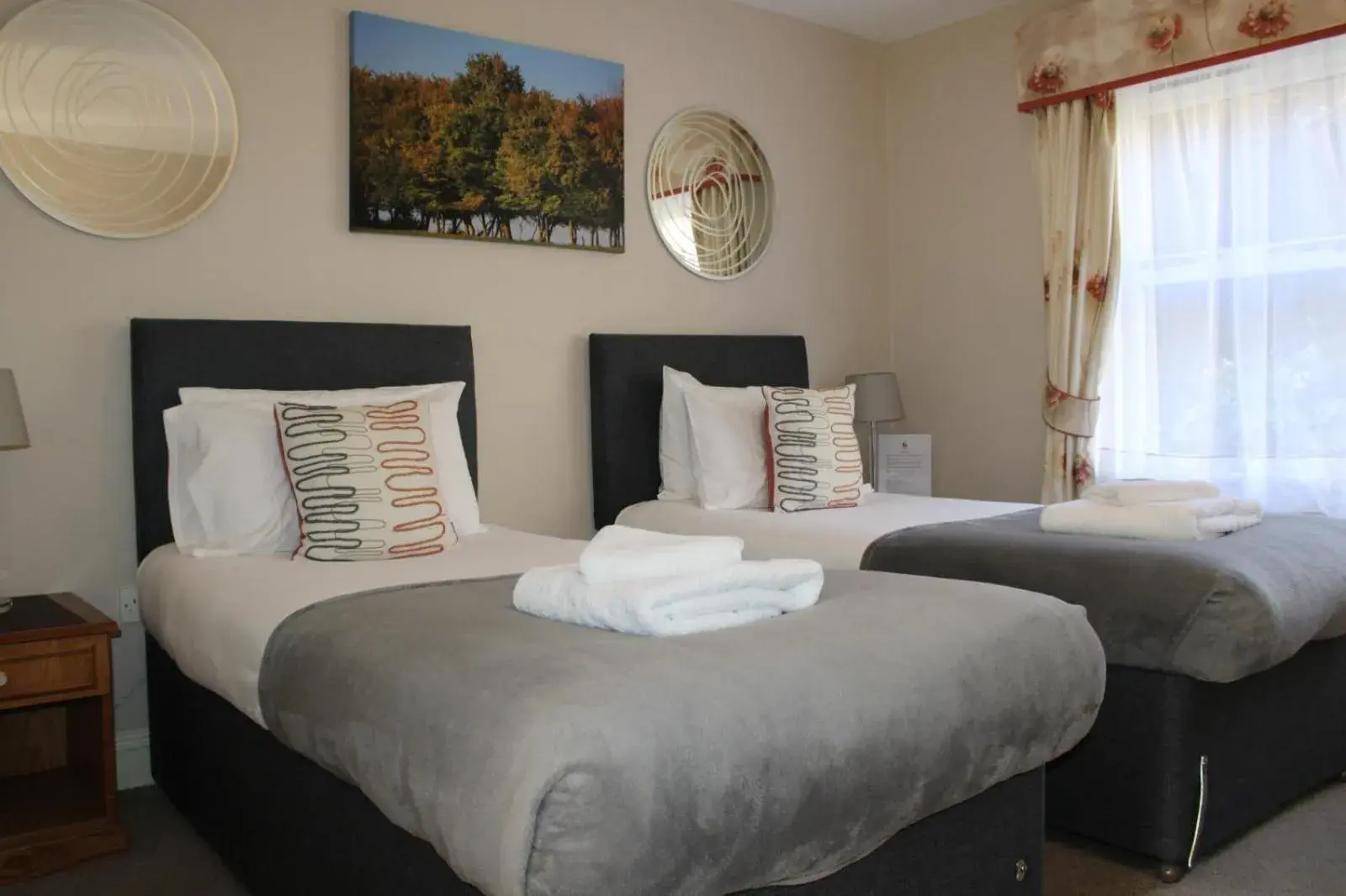 Bedroom, Bed in The Trooper Inn Bedroom, Bed in The Trooper Inn