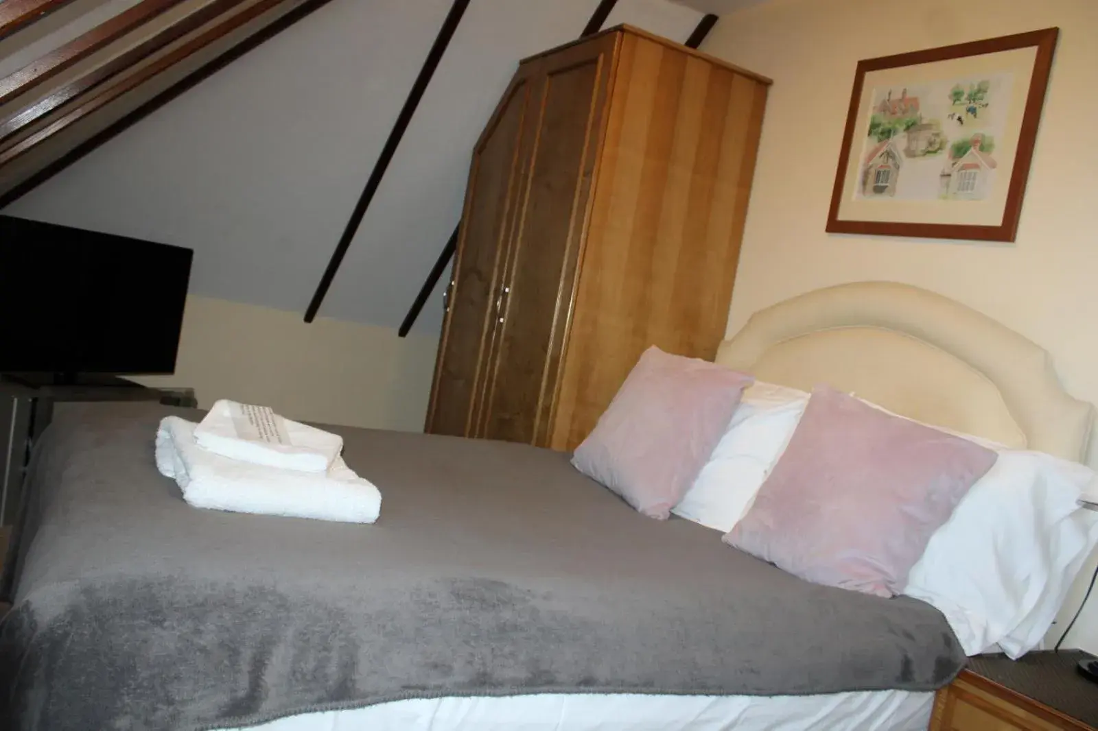 Bedroom, Bed in The Trooper Inn Bedroom, Bed in The Trooper Inn