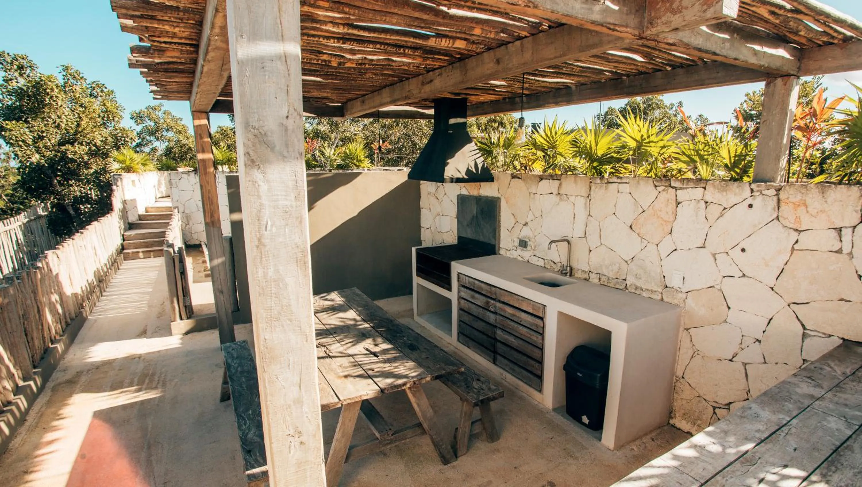 BBQ facilities in Vida Boho Apart 16 with special fee to access Hotel Bardo
