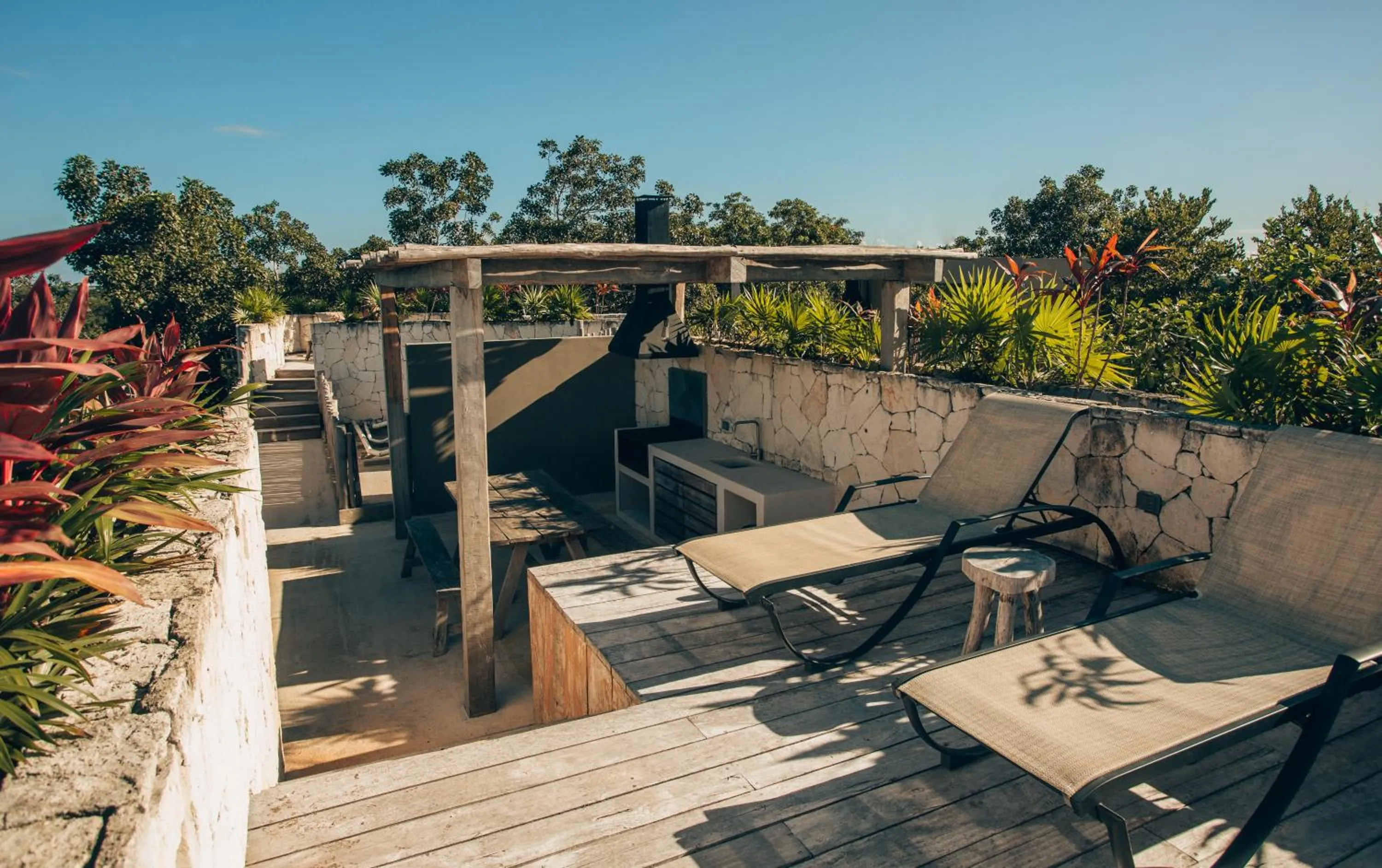 Day in Vida Boho Apart 16 with special fee to access Hotel Bardo