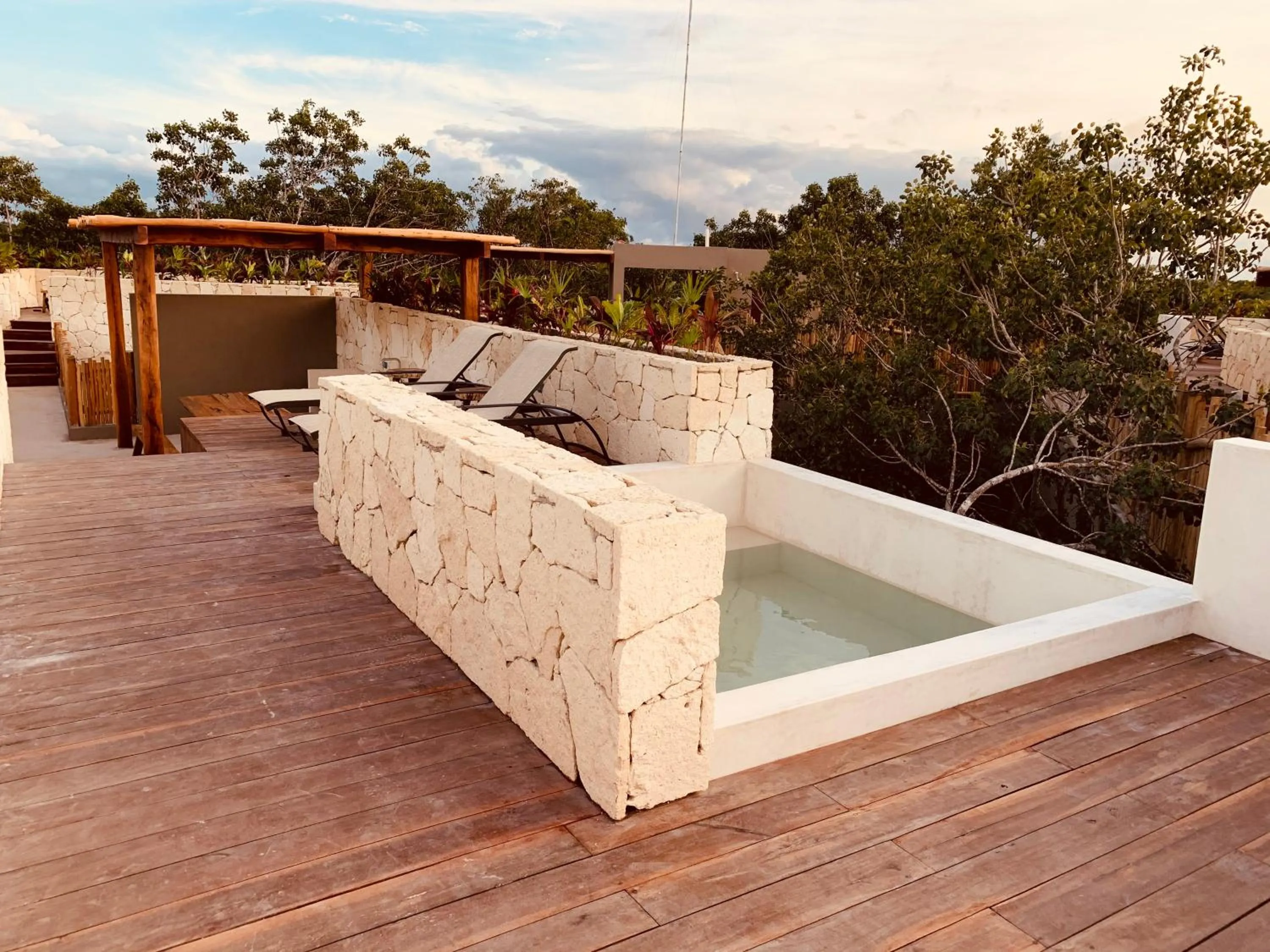 Off site in Vida Boho Apart 16 with special fee to access Hotel Bardo