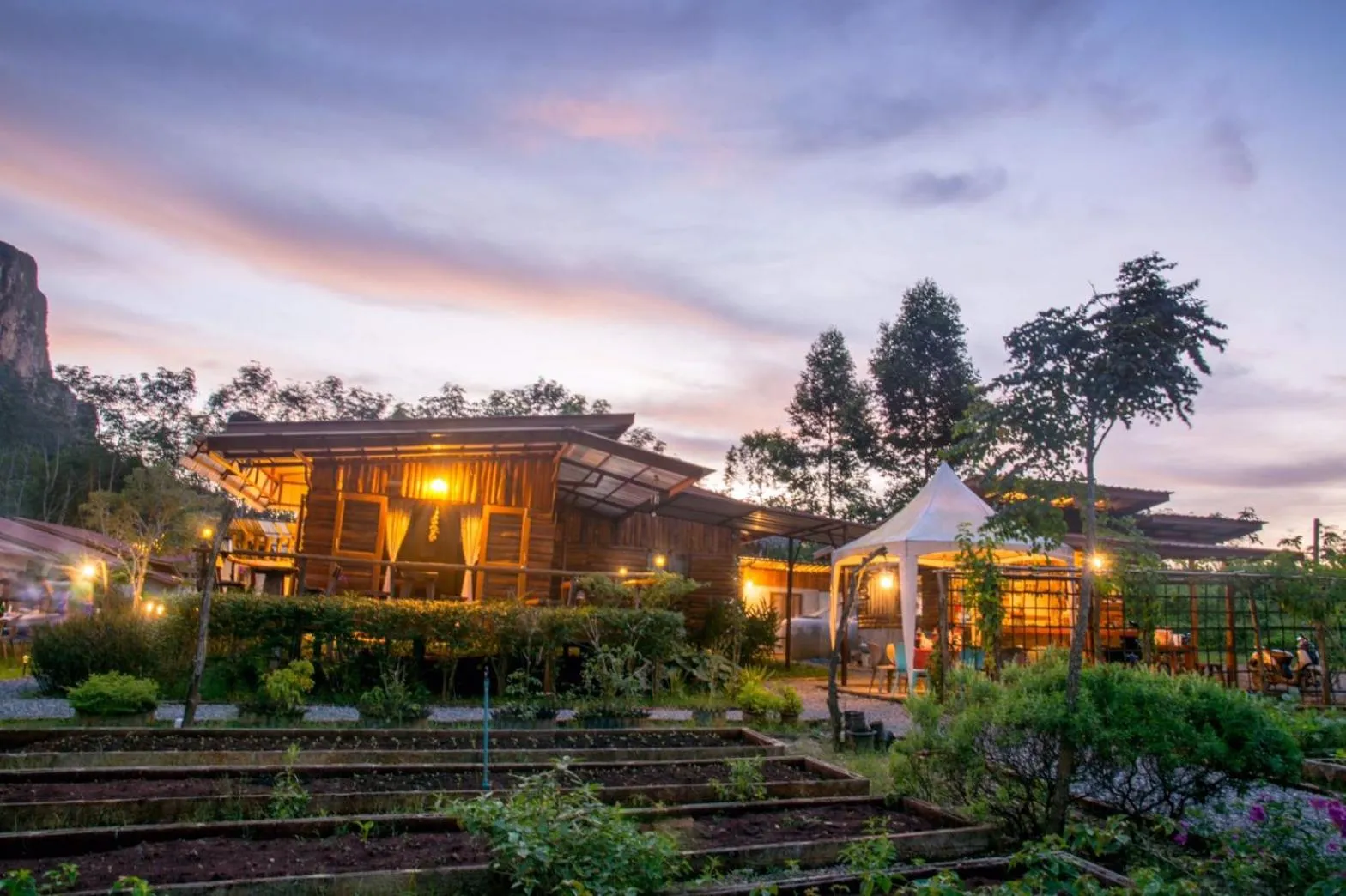 Inner courtyard view in Bansuanphutarn