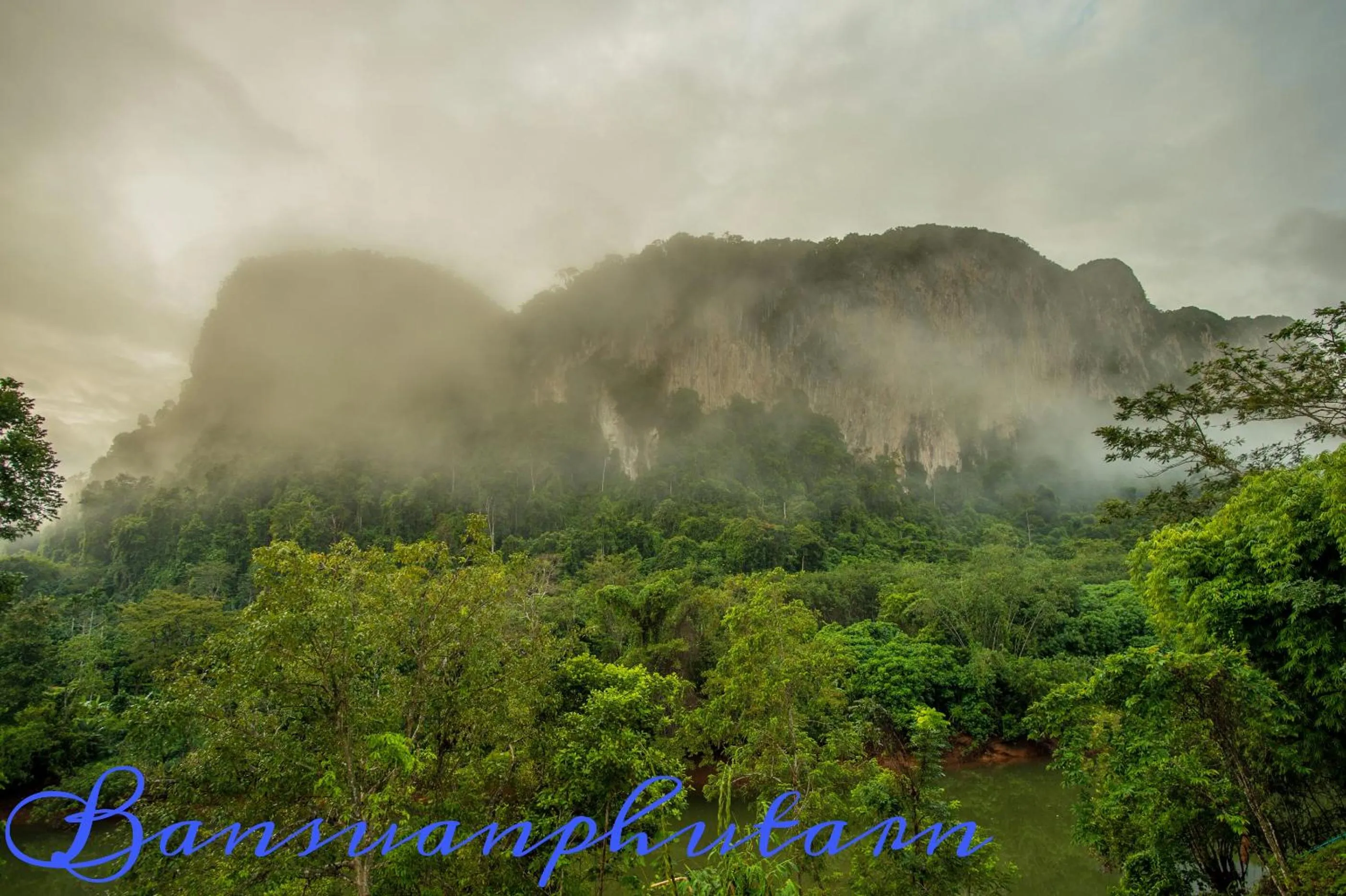 Inner courtyard view in Bansuanphutarn