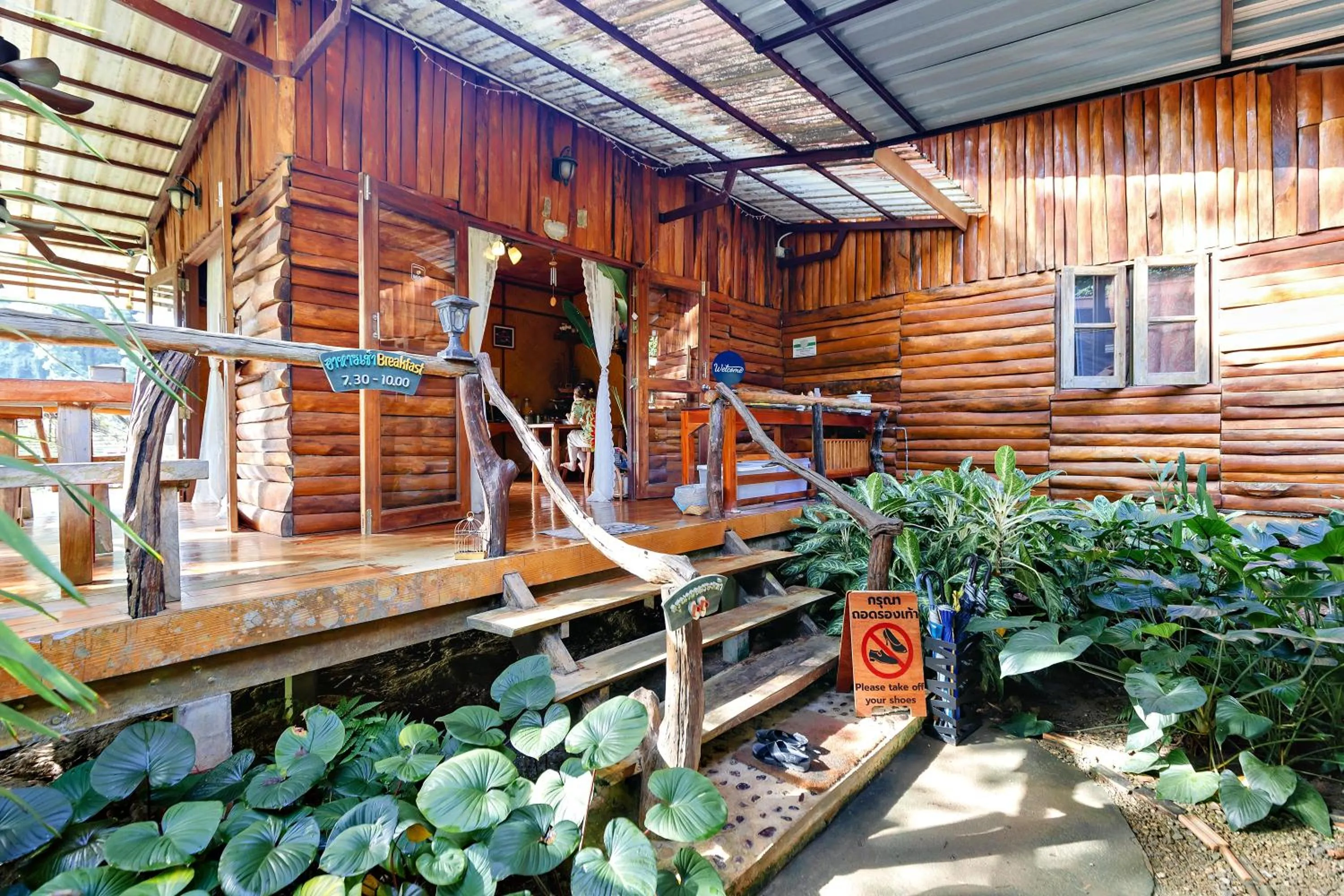 Restaurant/places to eat in Bansuanphutarn