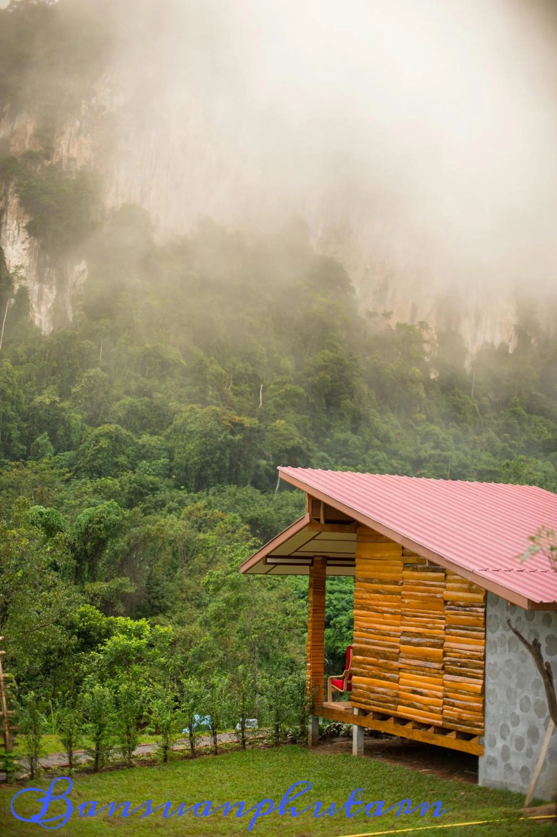 Inner courtyard view in Bansuanphutarn