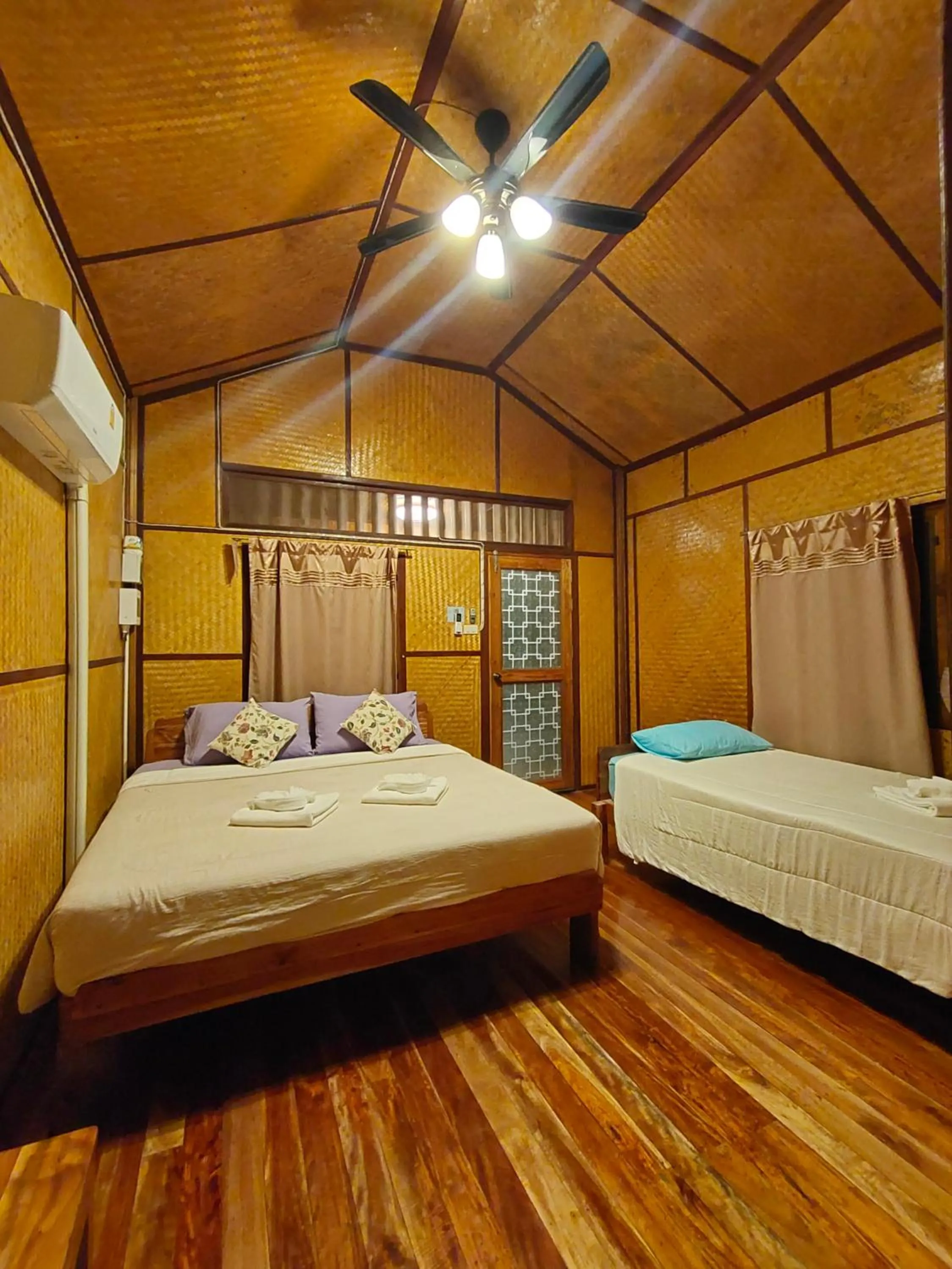 Bed in Bansuanphutarn