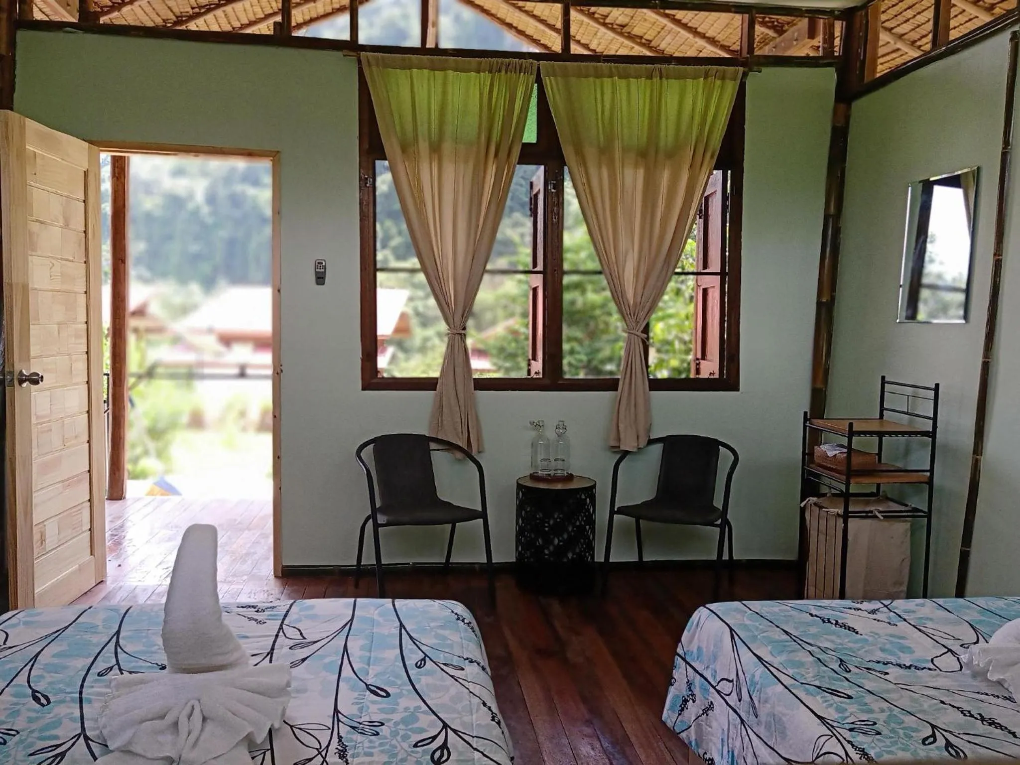 Photo of the whole room, Bed in Bansuanphutarn