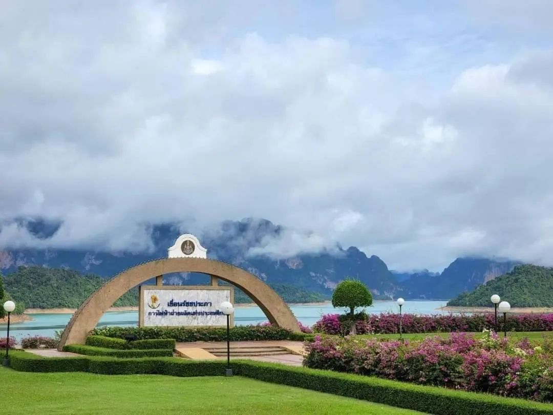 Nearby landmark in Bansuanphutarn