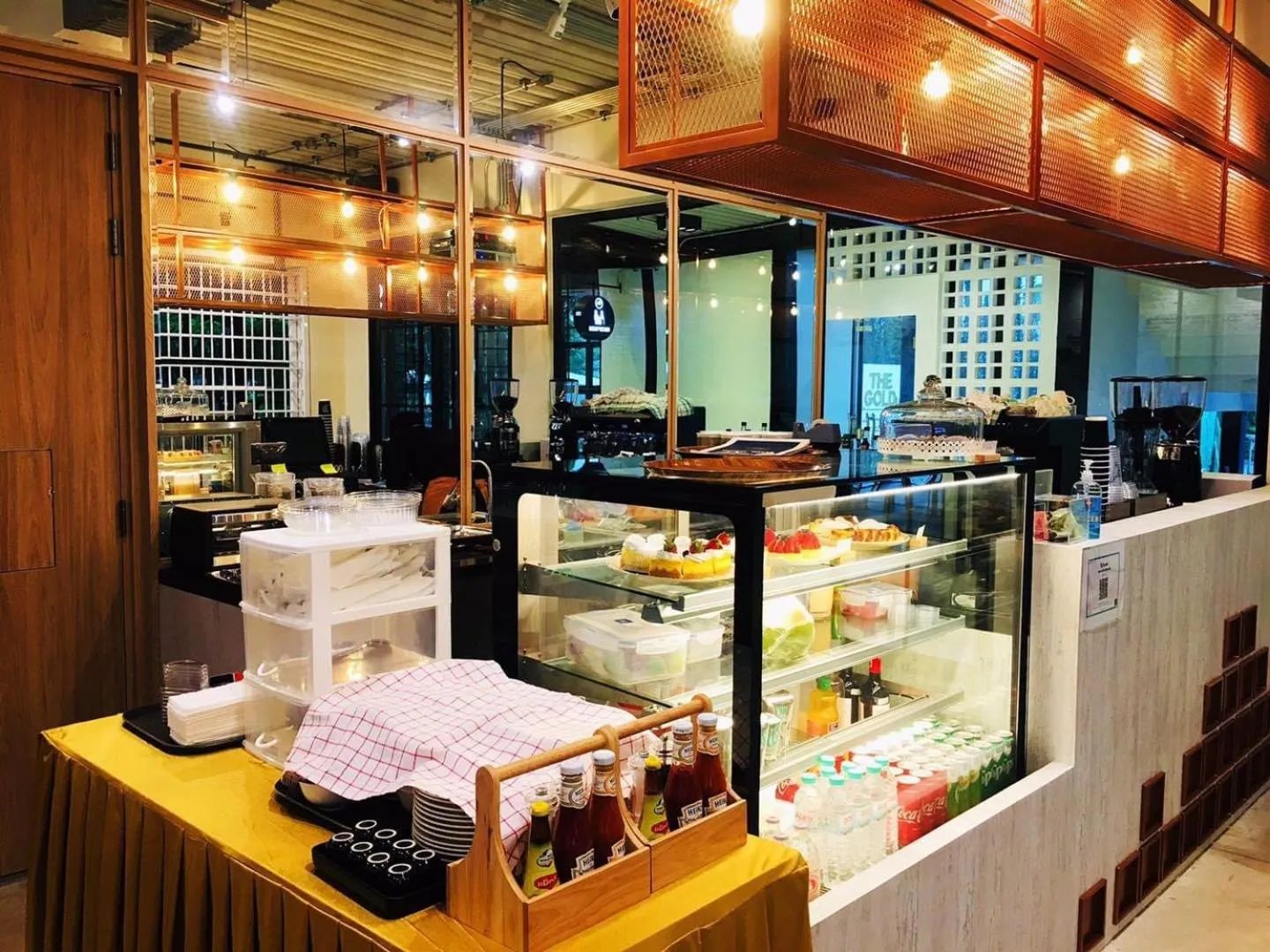 Restaurant/places to eat in The Gold Living Life