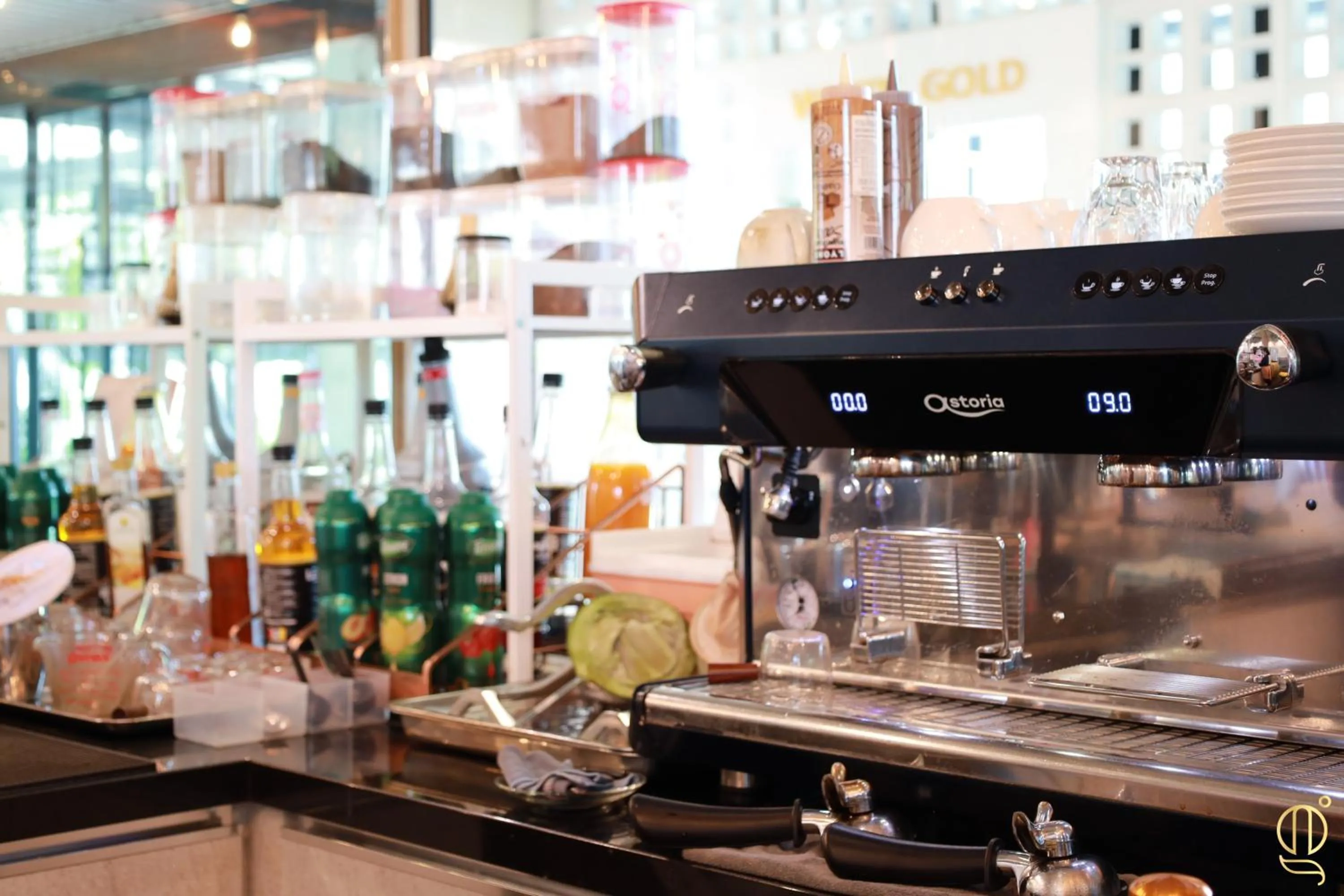 Food and drinks in The Gold Living Life