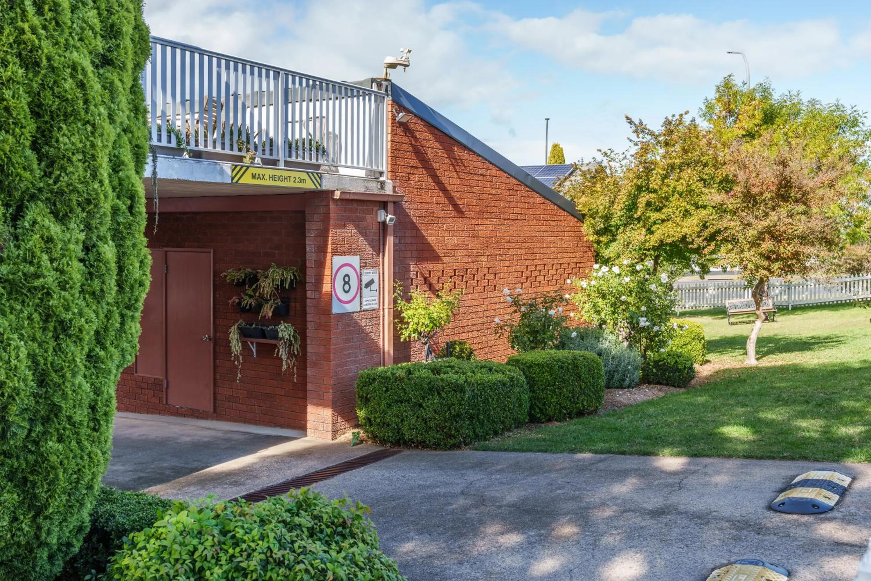 Property building in Roydons Motor Inn