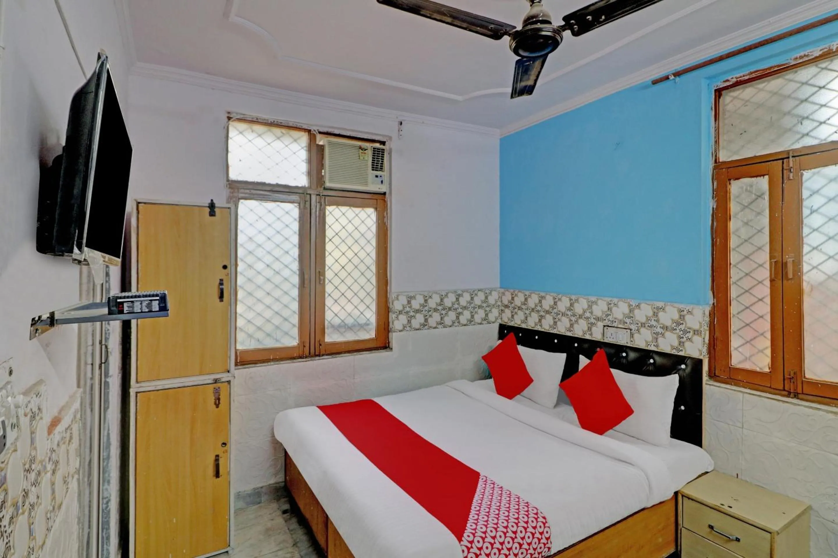 Facade/entrance, Bed in Hotel O Happy Homes