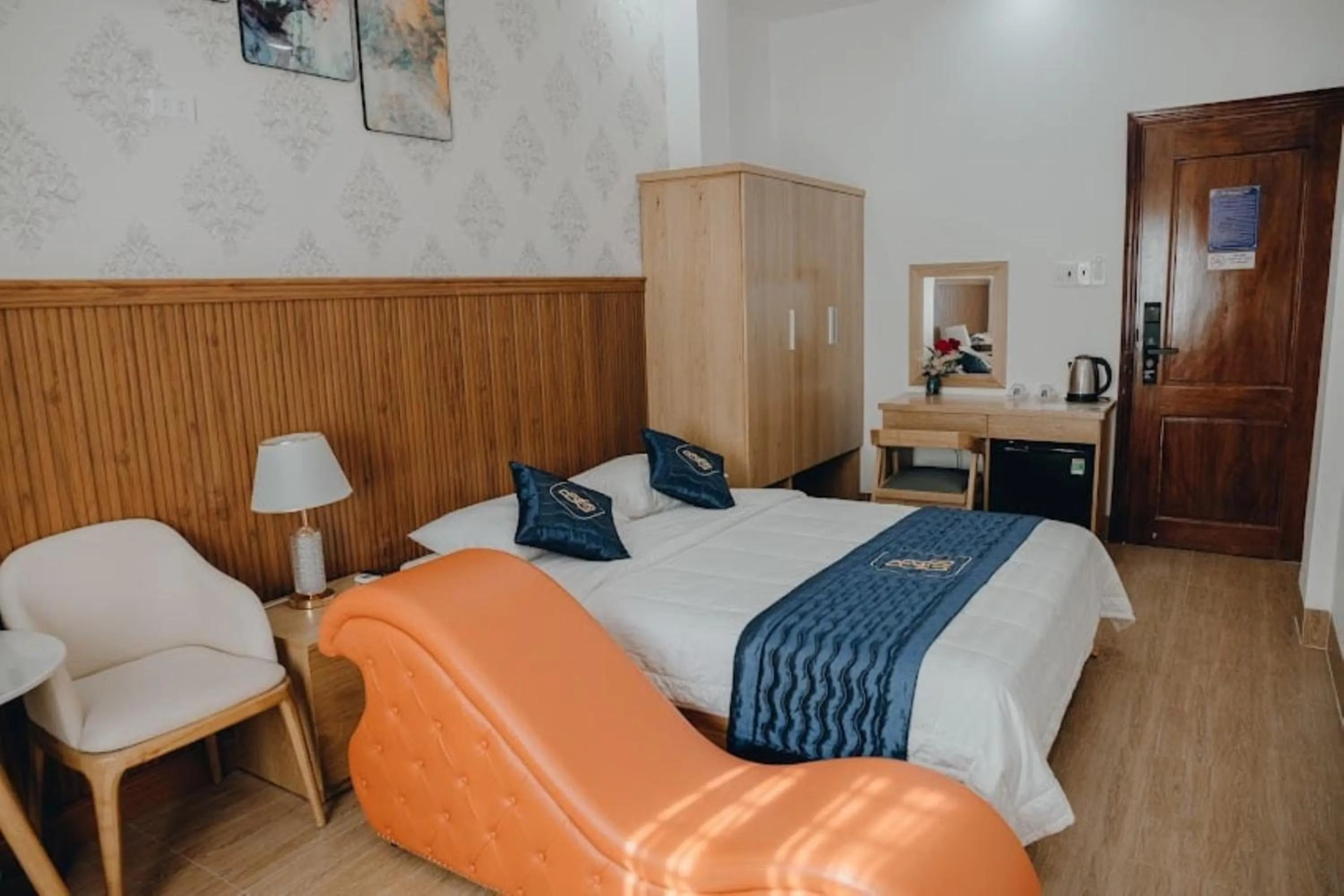 Photo of the whole room, Bed in Paris Hotel Bình Thuận