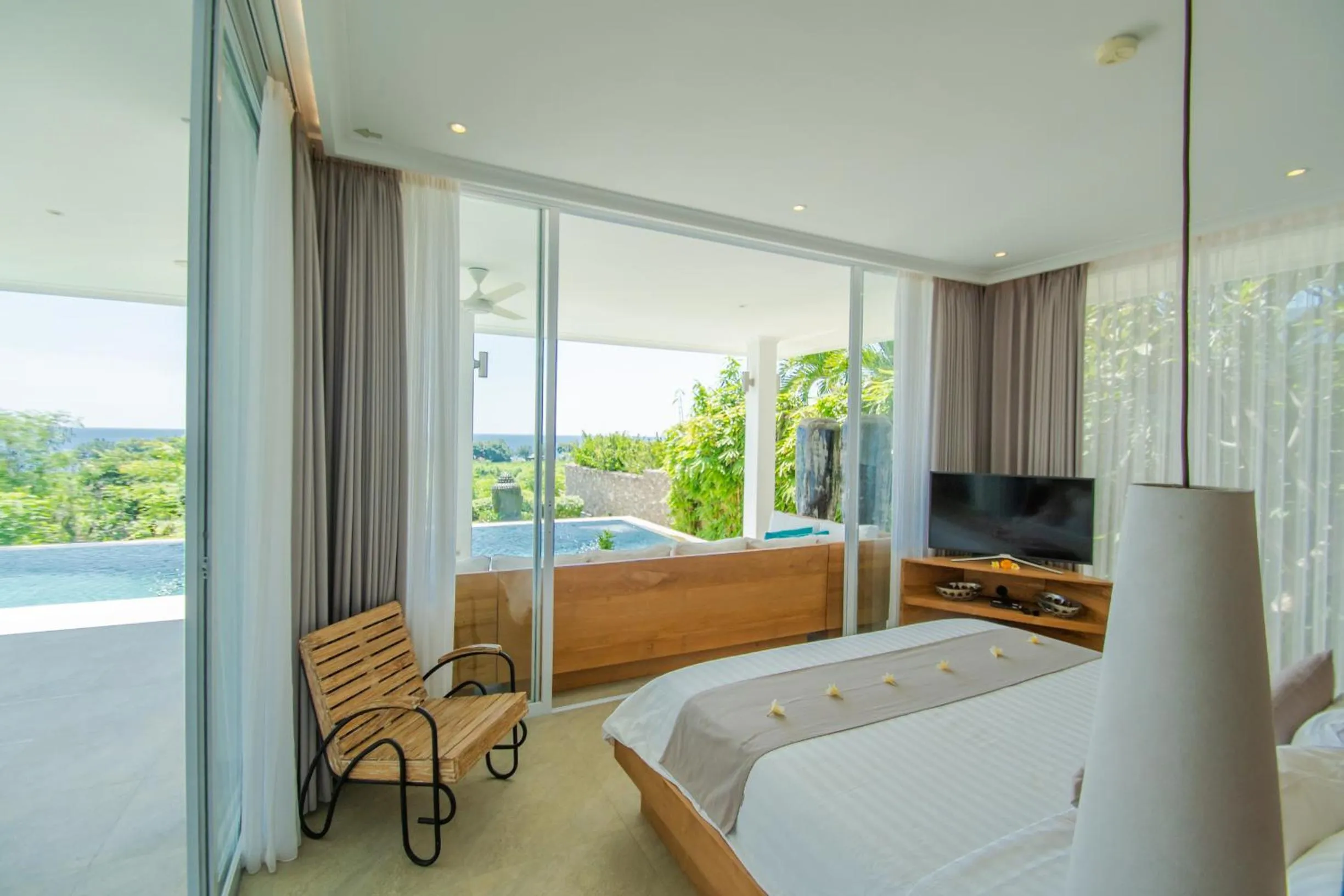 Bed in Deep Blue Villa Bali