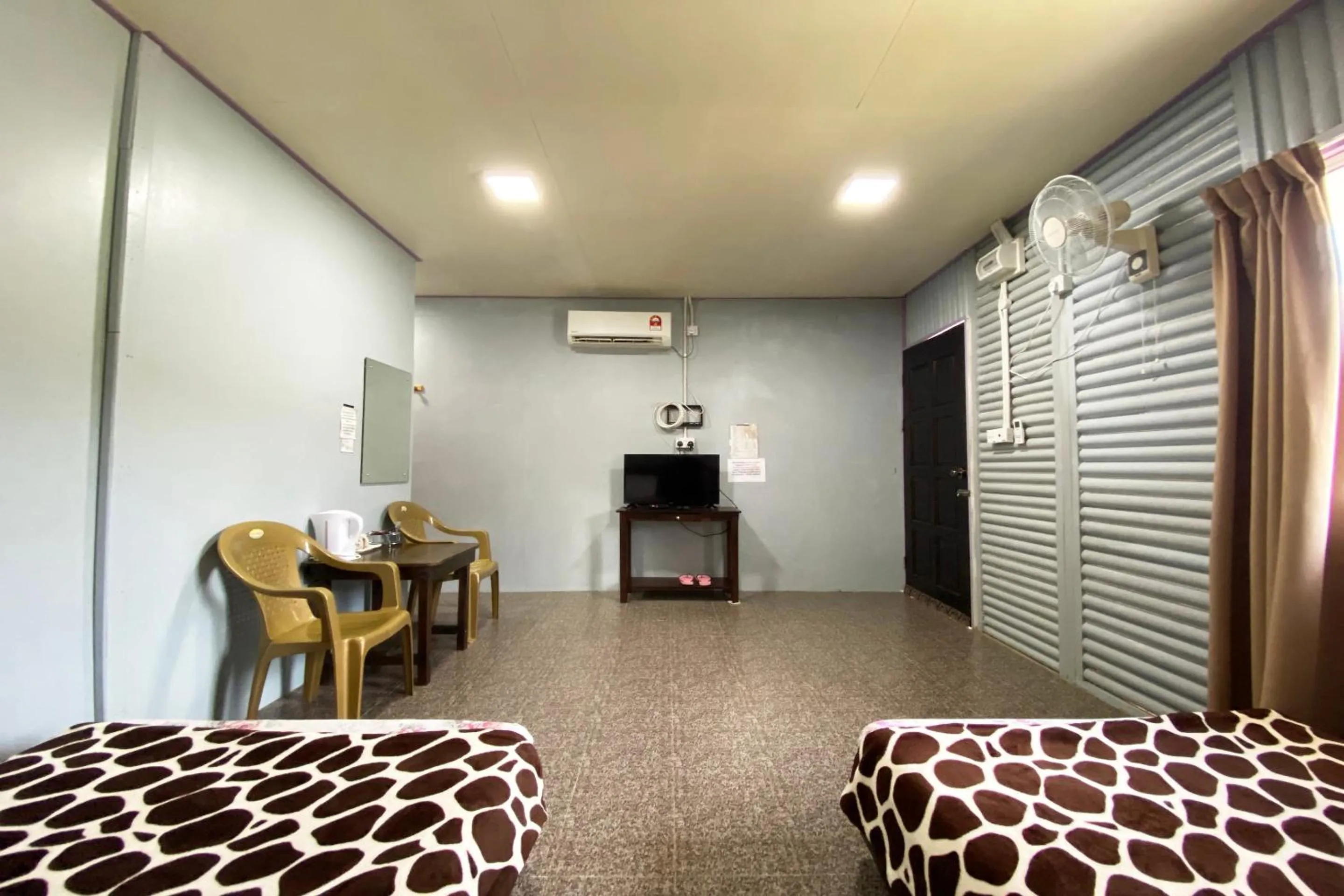 Bedroom, Bed in Hotel O Kampung Stay Kilimu