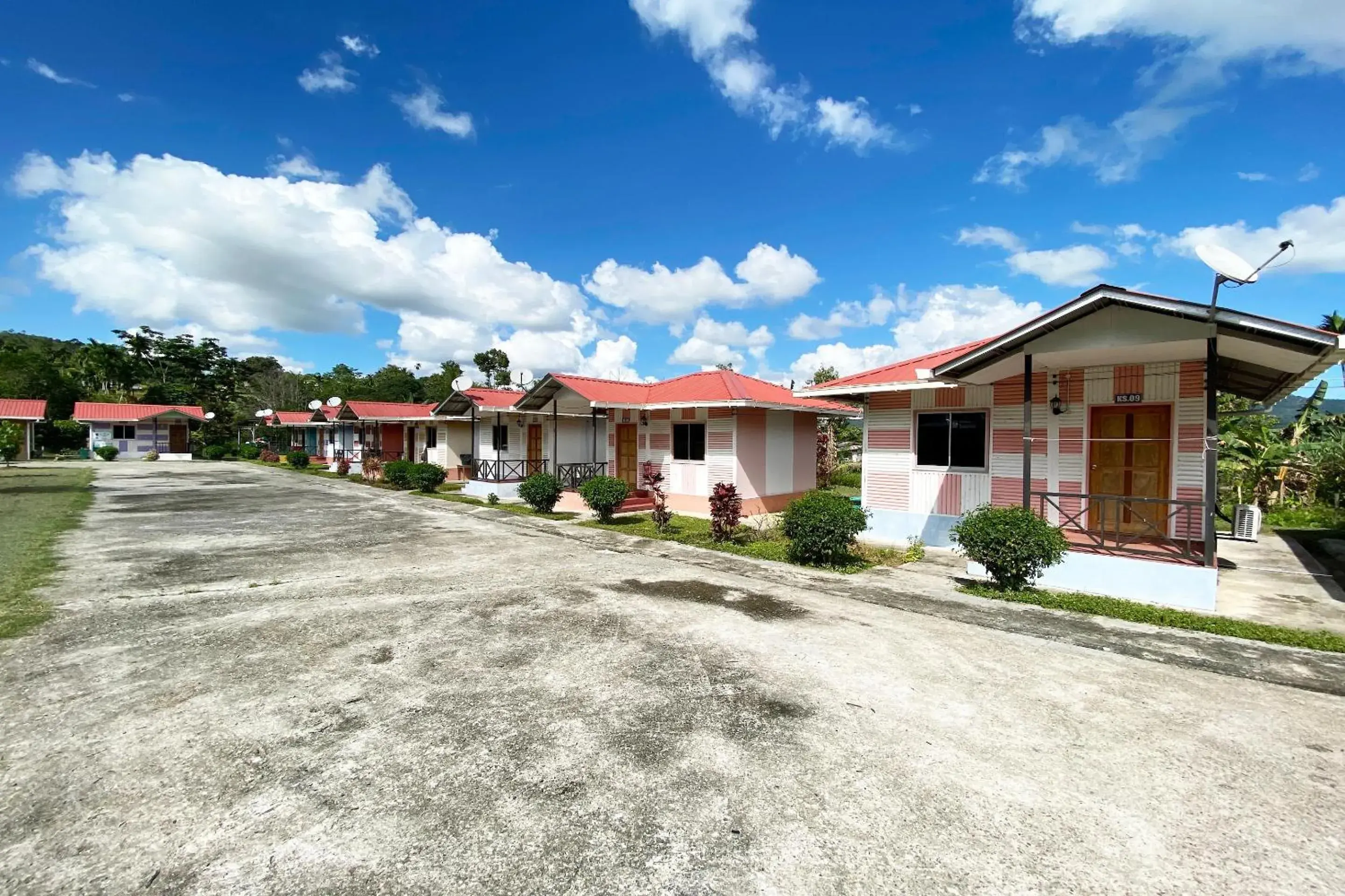 Facade/entrance in Hotel O Kampung Stay Kilimu Facade/entrance in Hotel O Kampung Stay Kilimu