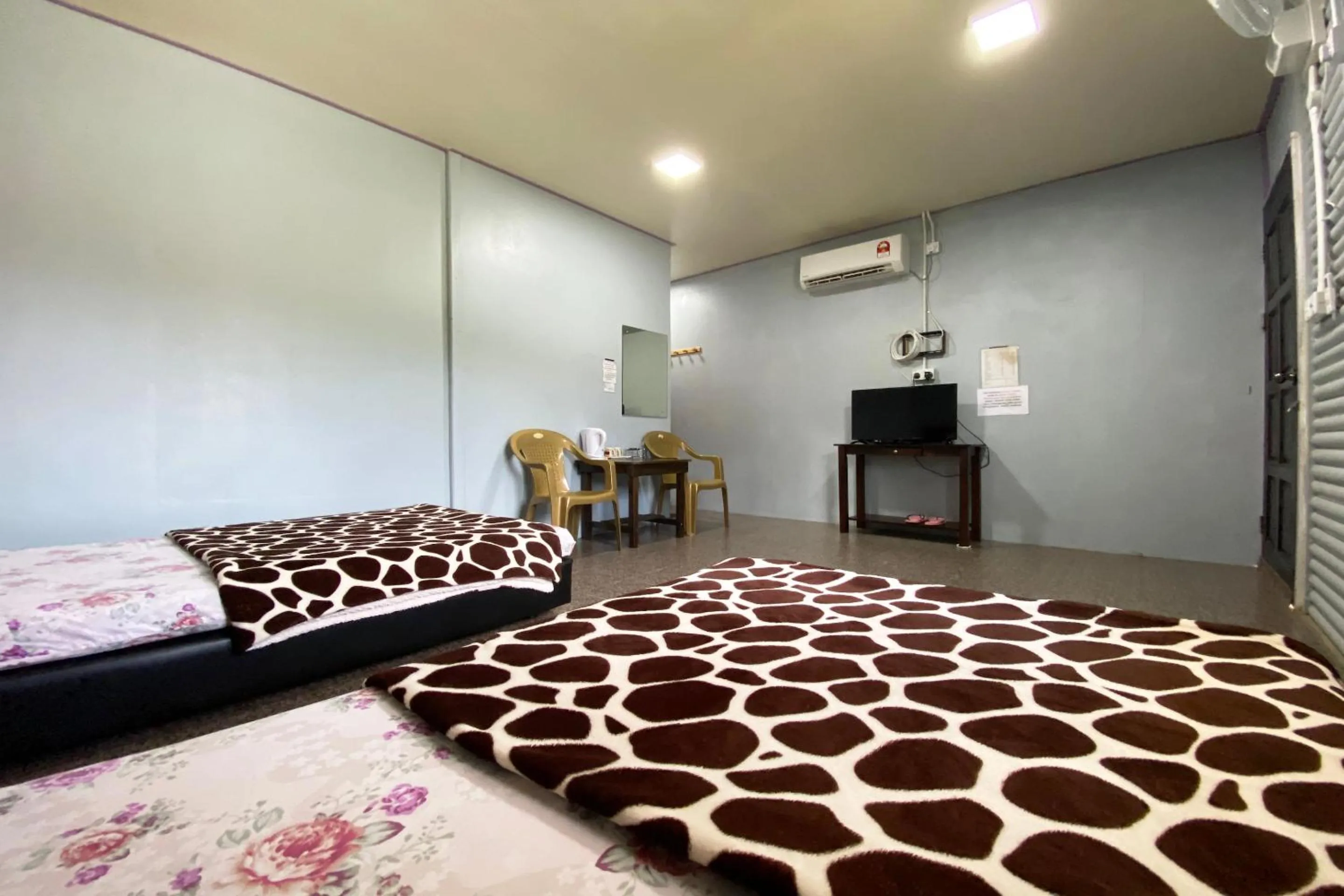 Bedroom, Bed in Hotel O Kampung Stay Kilimu