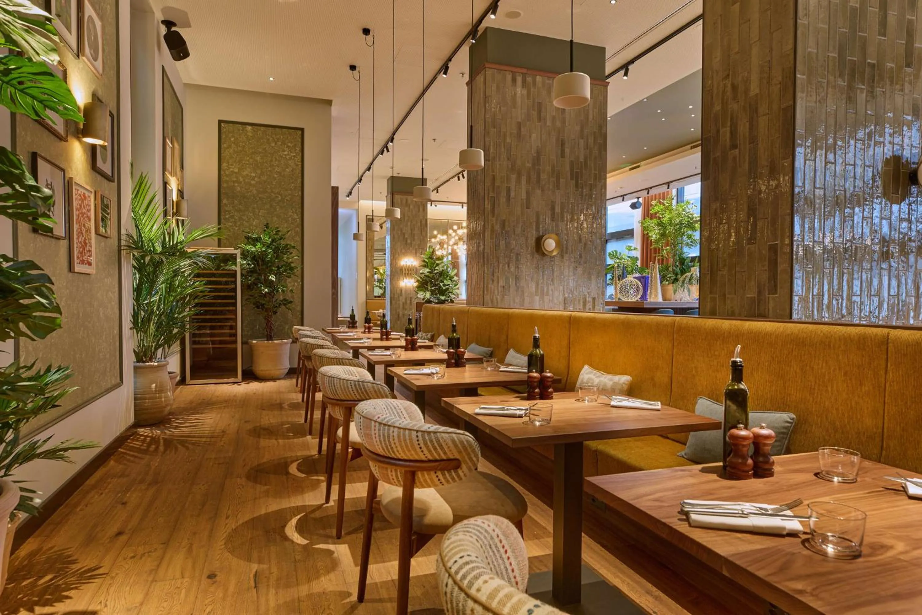 Restaurant/places to eat in Radisson Blu Hotel Zurich Airport