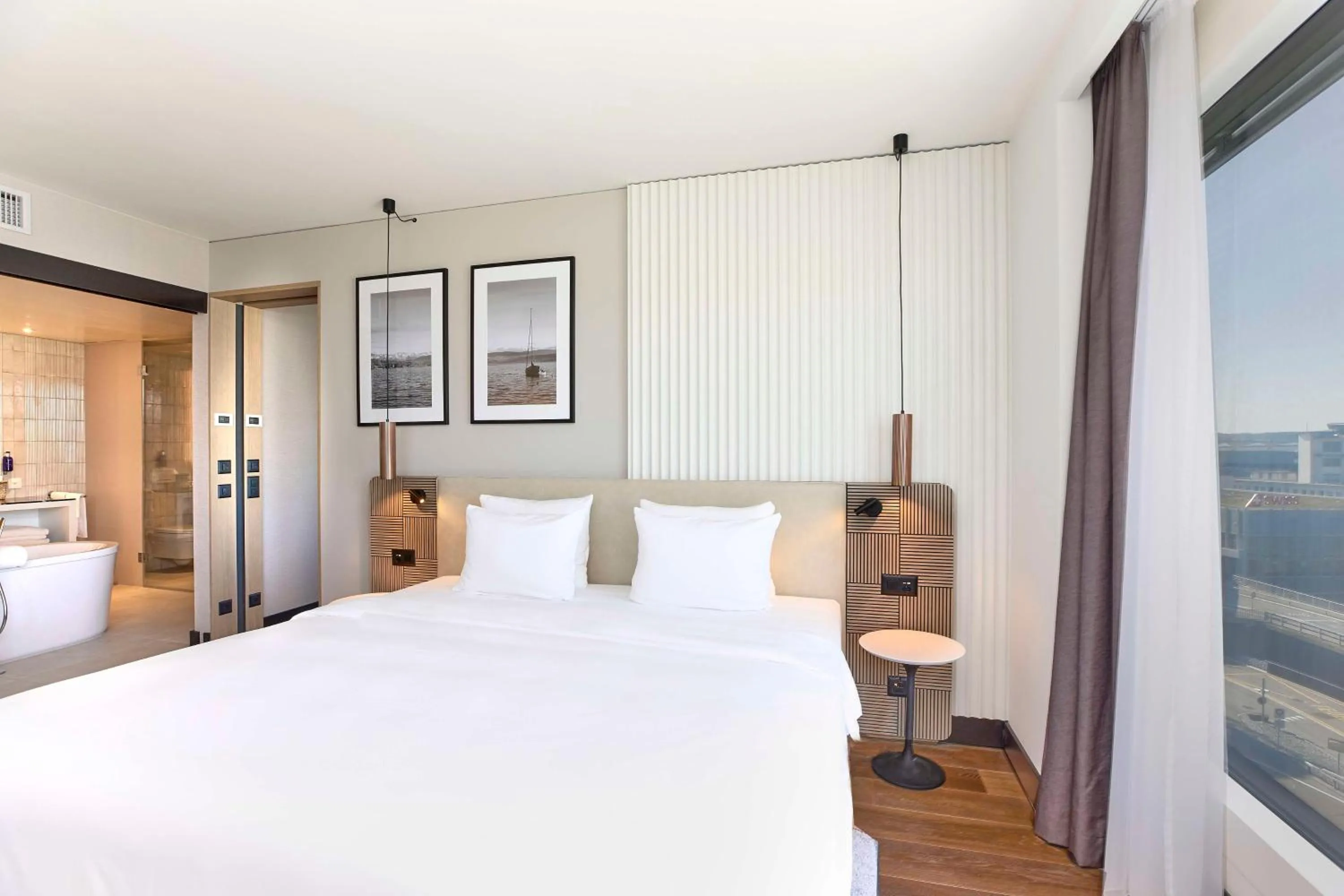 Photo of the whole room, Bed in Radisson Blu Hotel Zurich Airport