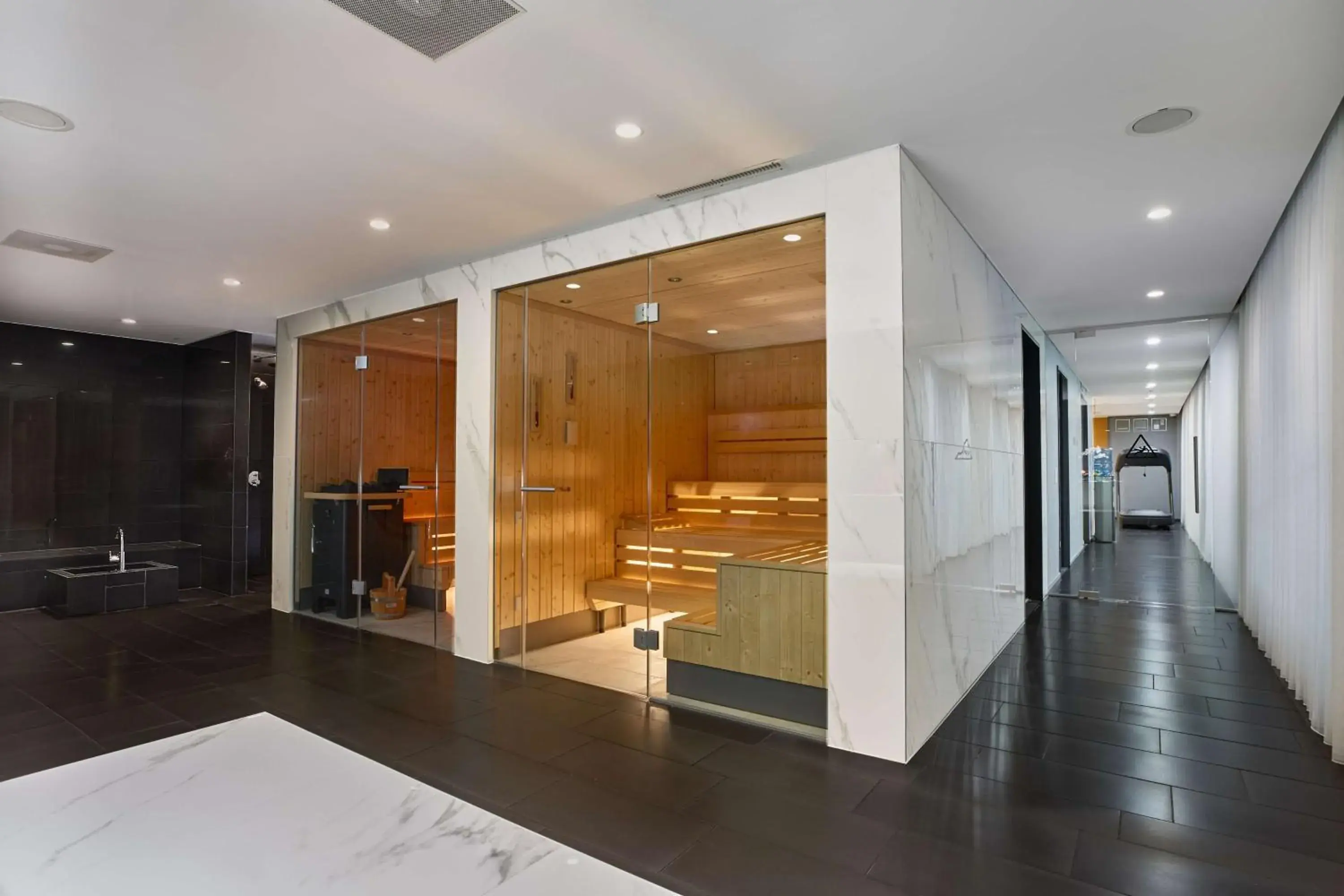 Spa and wellness centre/facilities, Bed in Radisson Blu Hotel Zurich Airport Spa and wellness centre/facilities, Bed in Radisson Blu Hotel Zurich Airport